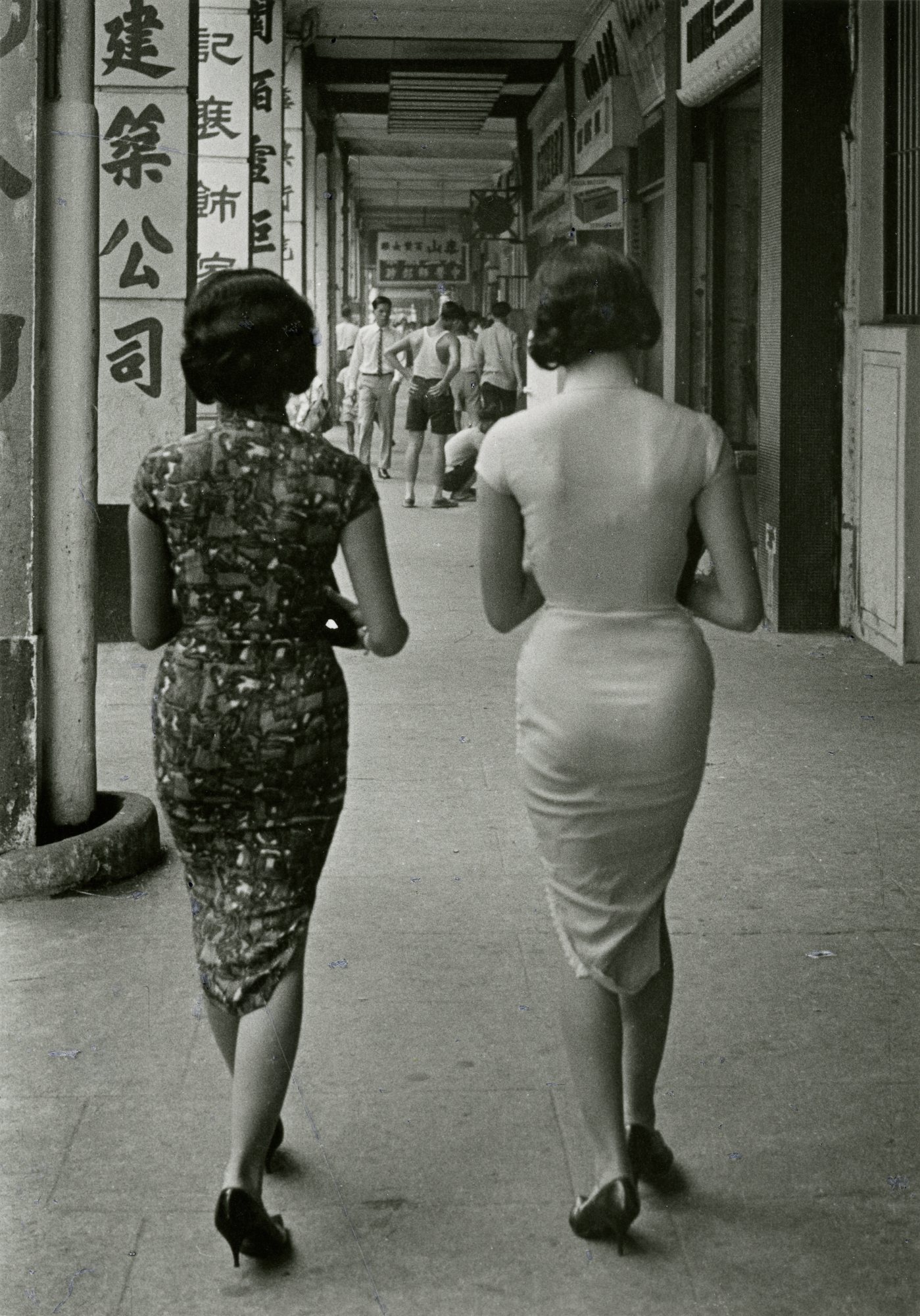 Two Women (Gloucester Road) 儷人行（告士打道）