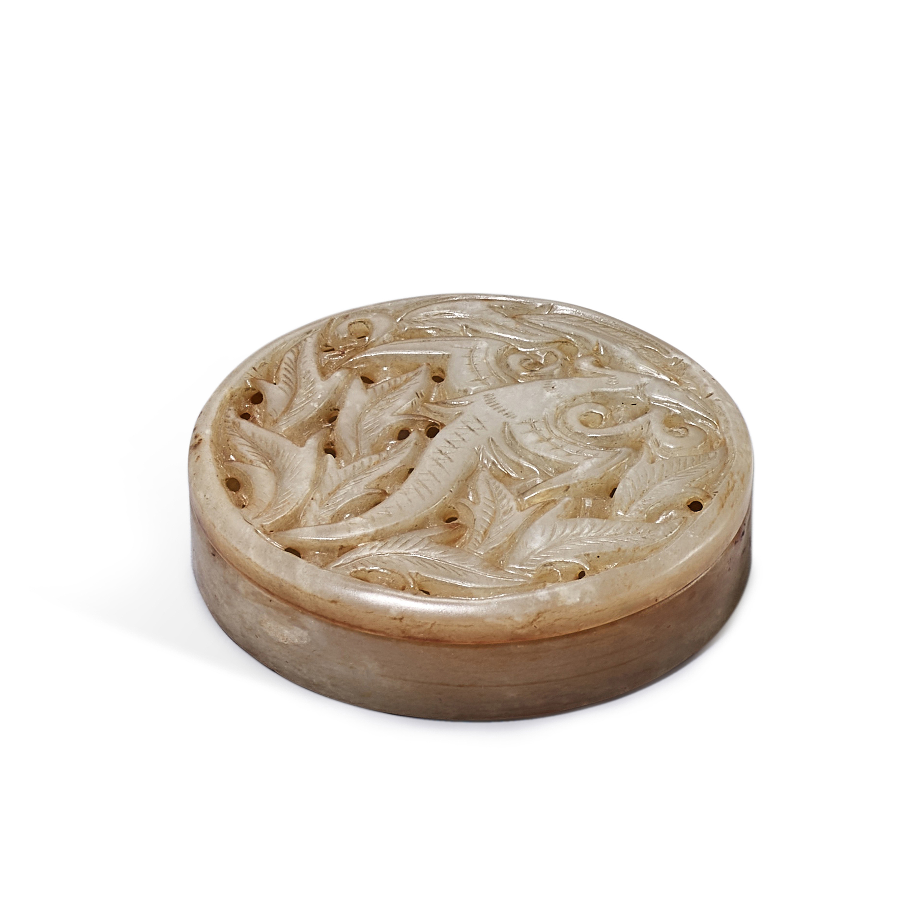 A reticulated white jade ‘phoenix’ box and cover, — A reticulated white jade ‘phoenix’ box and cover, Jin dynasty 金　白玉鏤雕鳳紋蓋盒