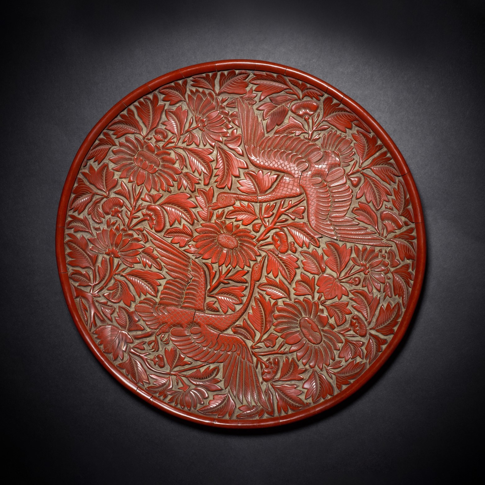 Unknown — 元 剔紅穿花雙鳥紋盤