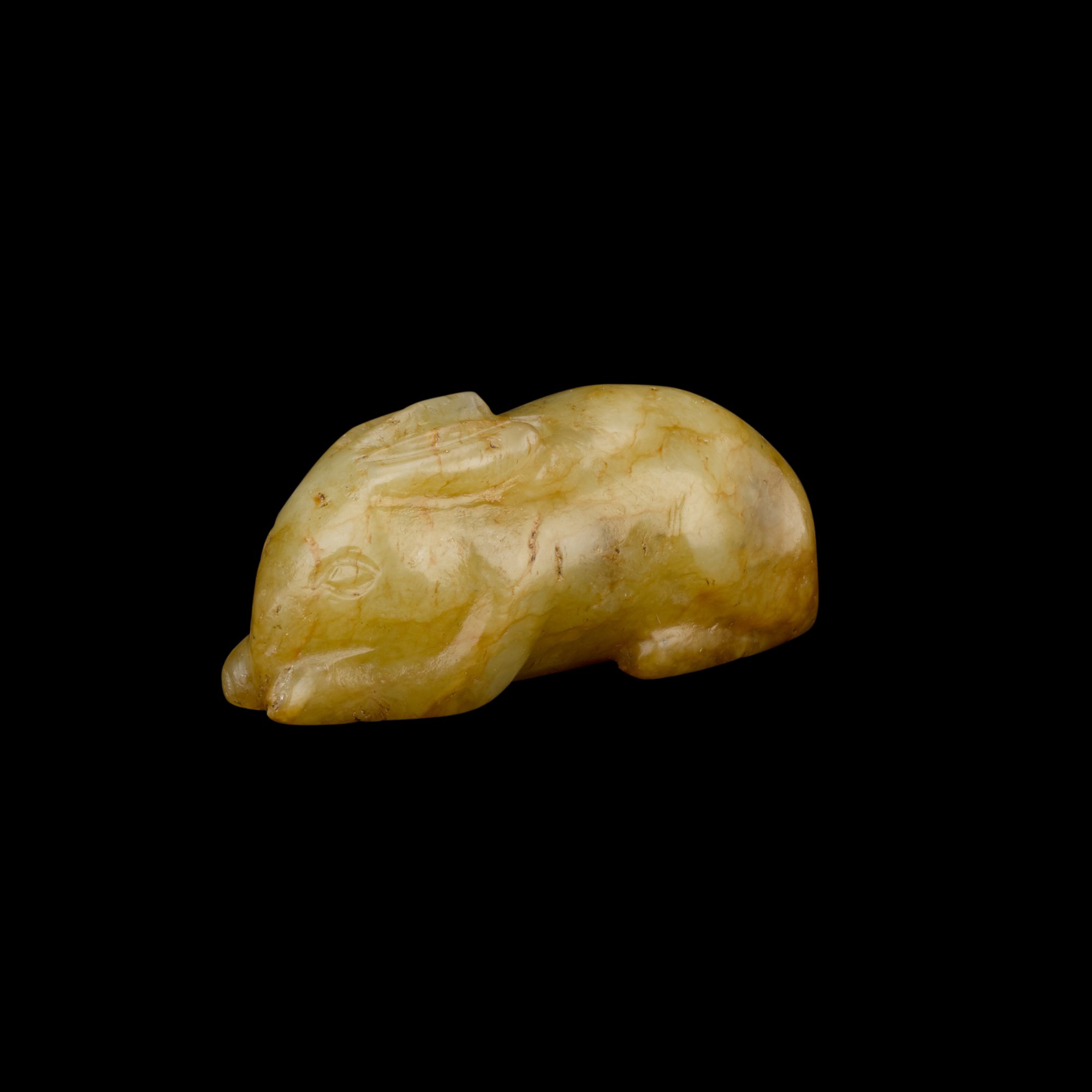 A small yellow jade figure of a rabbit, — 宋或以前 黃玉臥兔