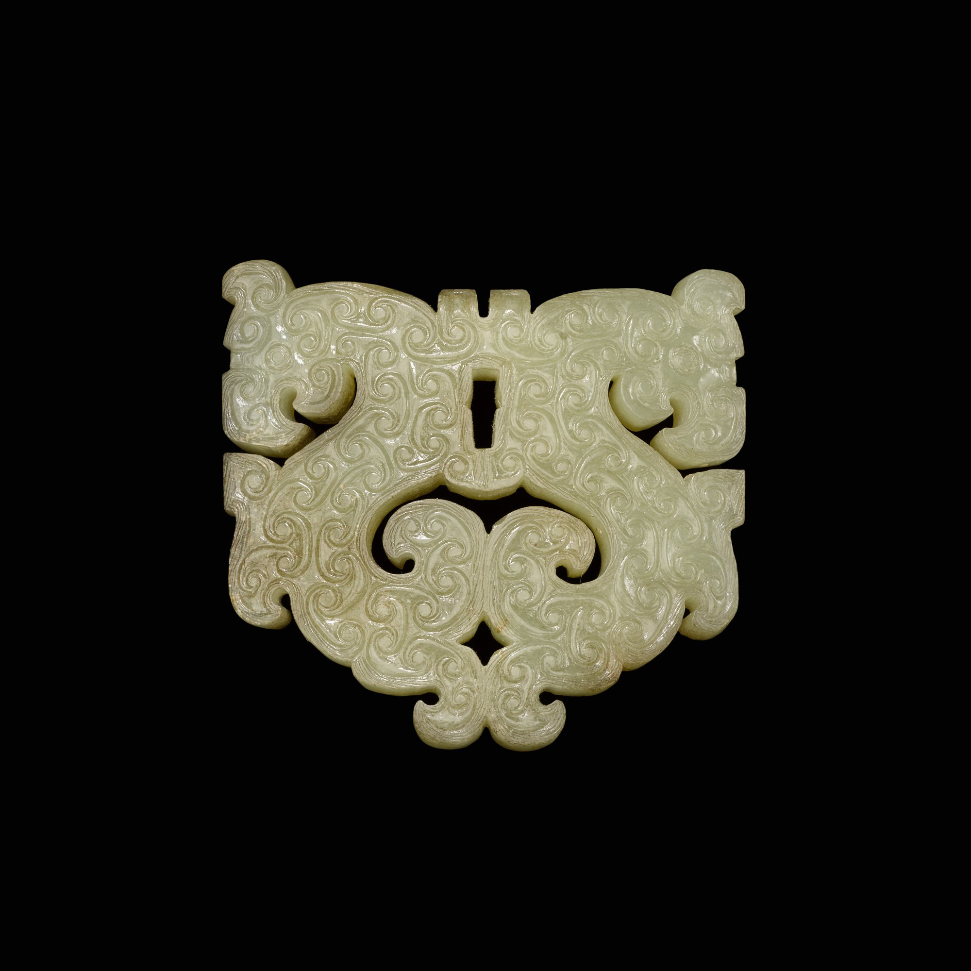 A reticulated celadon jade 'dragon' plaque, — 東周 青白玉透雕雙龍紋飾