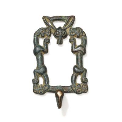An Ordos bronze 'animal' belt buckle,
