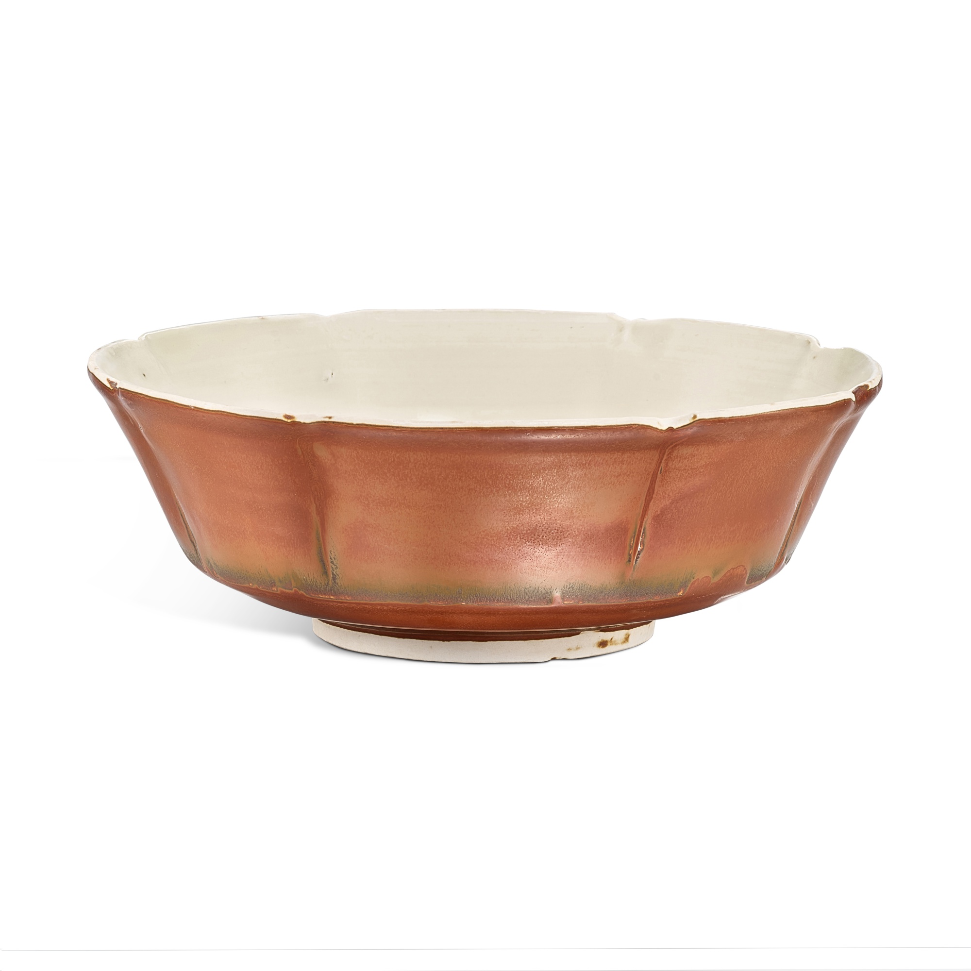 A very rare carved Dangyangyu white and persimmon-glazed lobed 'lotus' bowl, — 宋 當陽峪窰醬白釉刻蓮紋折腰盌
