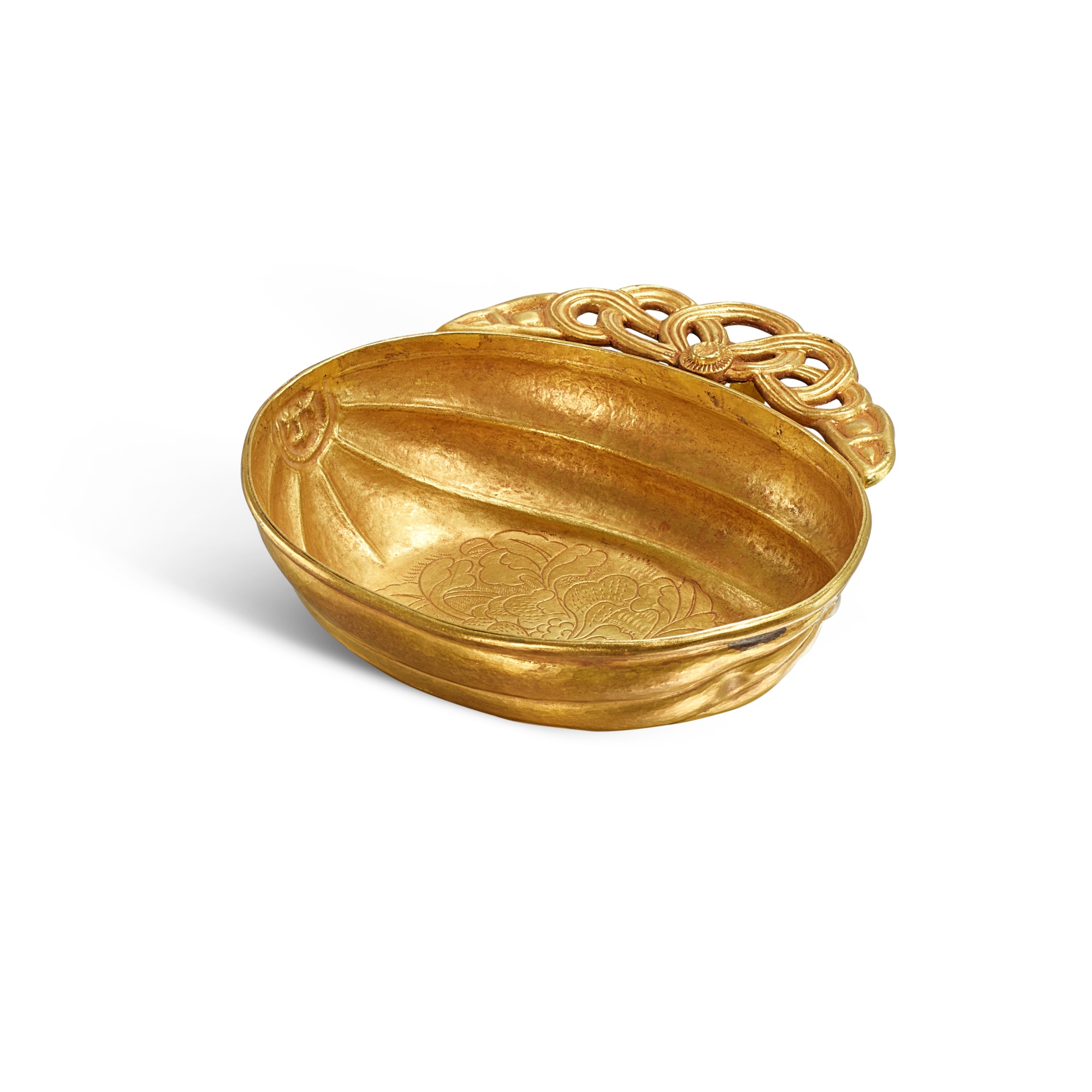 A gold melon-shaped 'peony' ear cup, — A gold melon-shaped 'peony' ear cup, 12th - 13th century 十二至十三世紀 金瓜棱形牡丹紋單耳盃