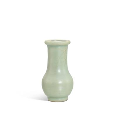 A Longquan celadon vase, Southern Song dynasty 南宋 龍泉青釉長頸瓶