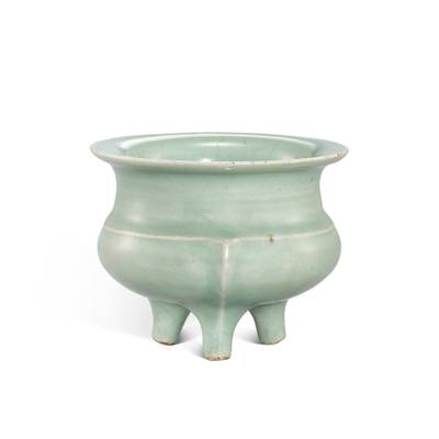 A Longquan celadon tripod incense burner, Song dynasty 宋 龍泉青釉鬲式爐