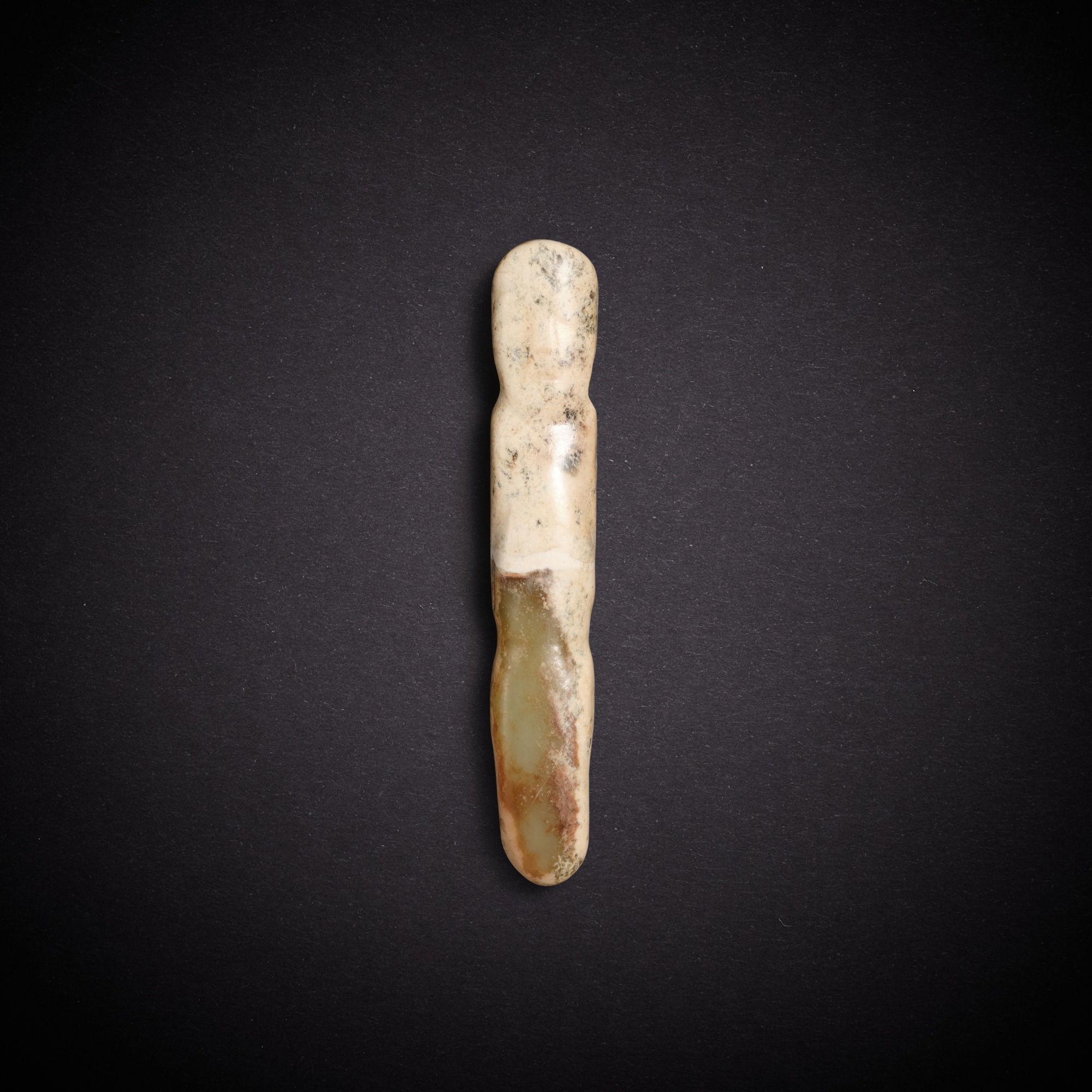 A celadon jade 'human' pendant — 新石器時代 紅山文化 青玉人面紋墜