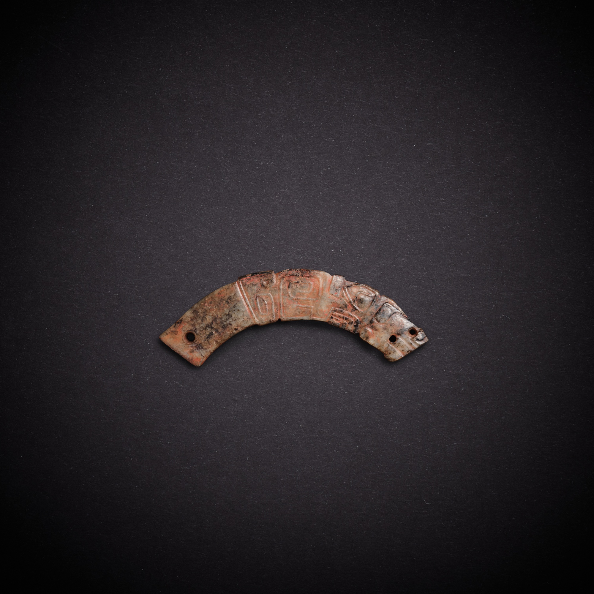 A grey jade 'dragon' pendant, huang — 商晚期 灰玉龍紋璜