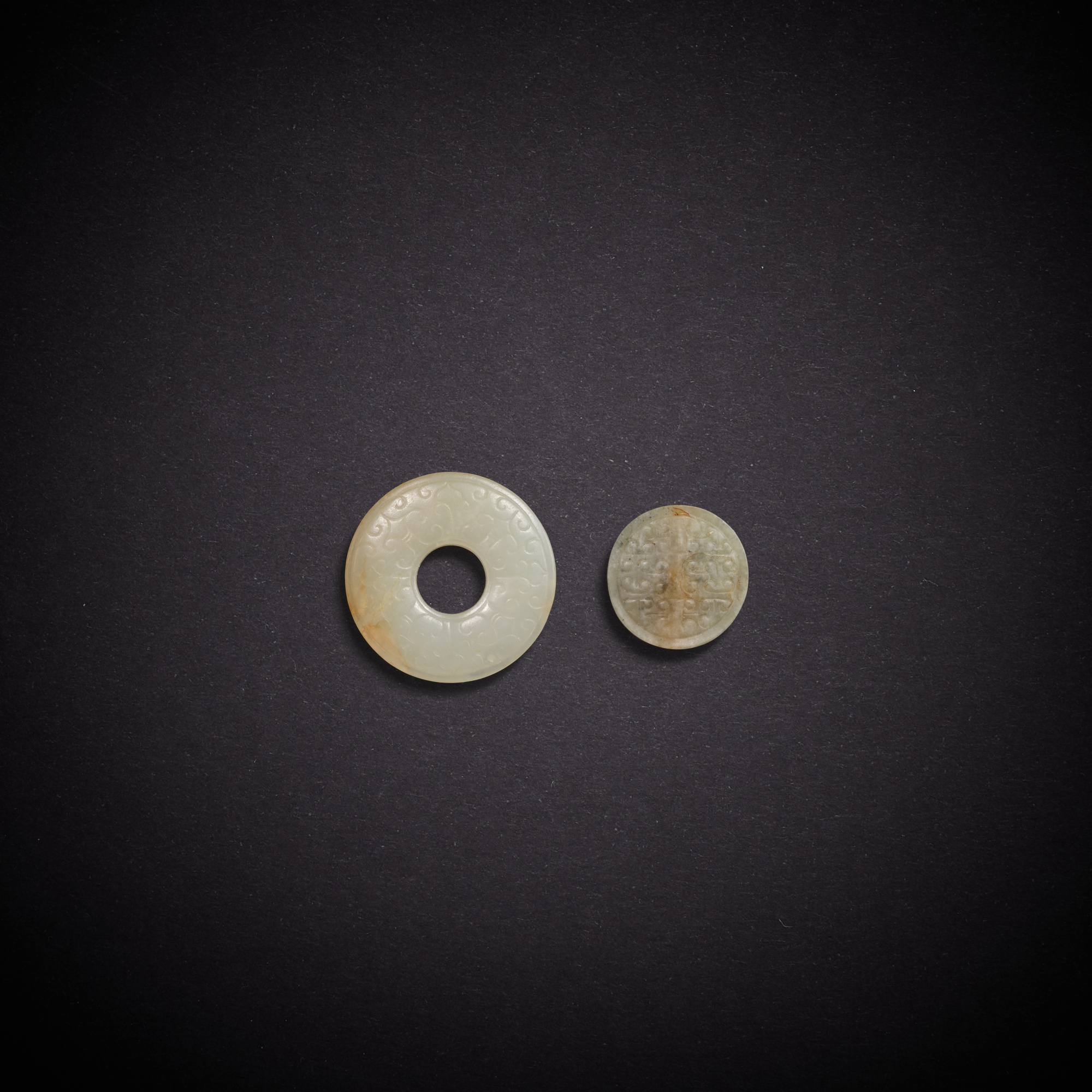 Unknown (Historical) — 東周戰國 白玉環及青玉圓形墜