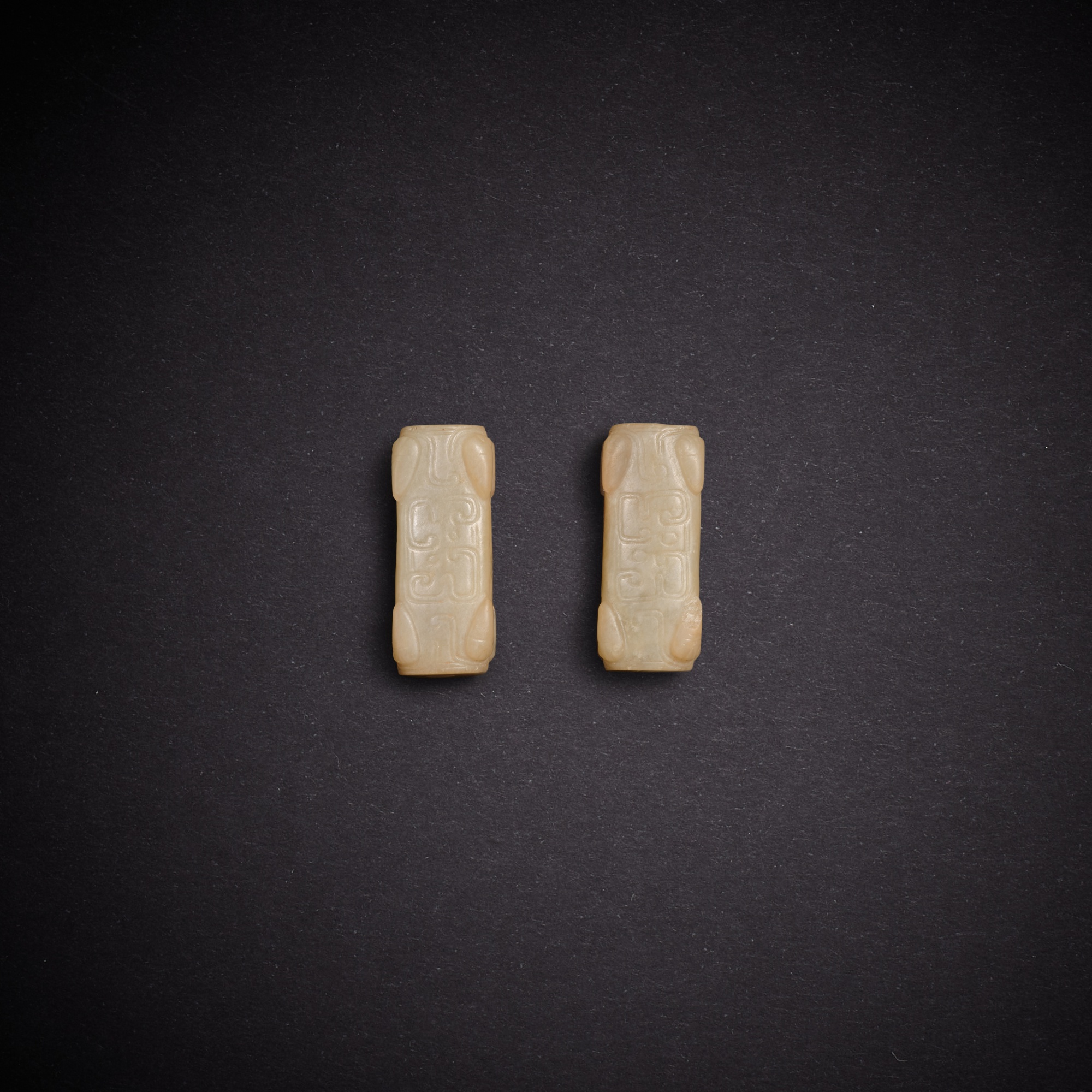 Unknown — 東周春秋 白玉八蟬龍紋珠一對