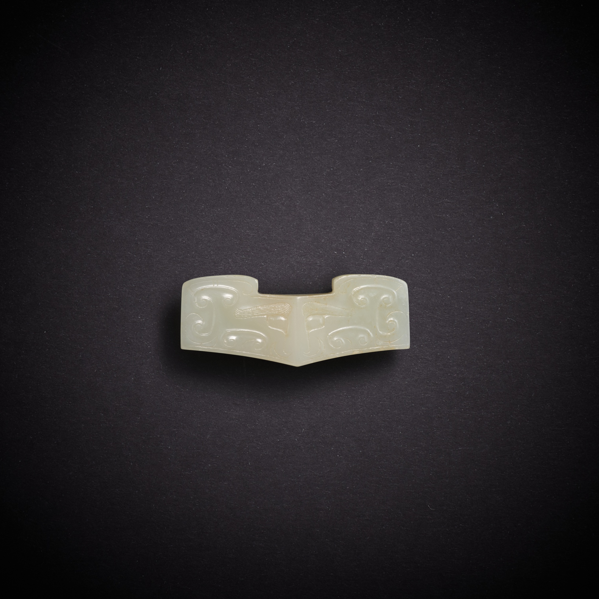 A white jade 'mask' sword guard — 西漢 獸面紋玉劍鐔