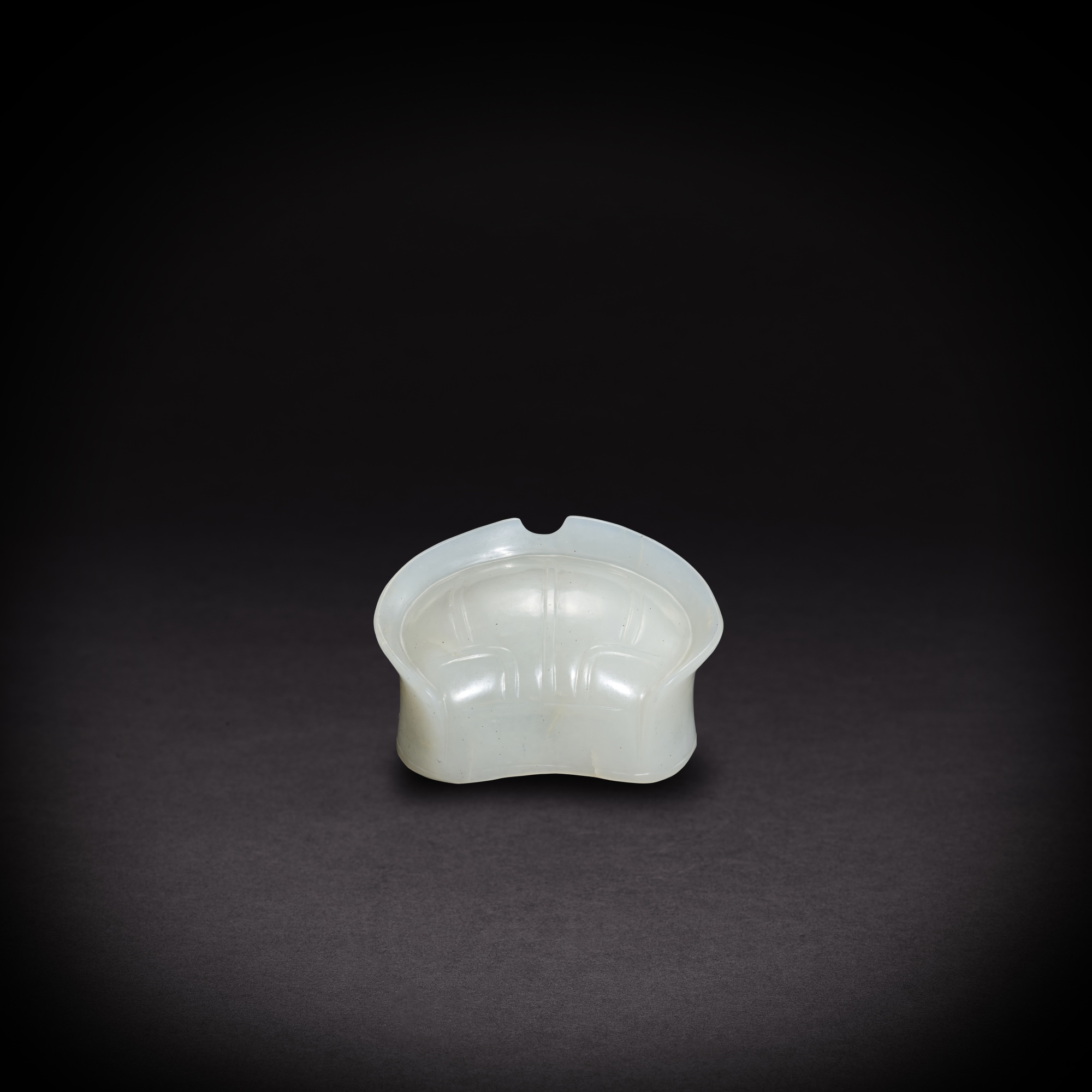 A white jade hair ornament — 宋 白玉冠