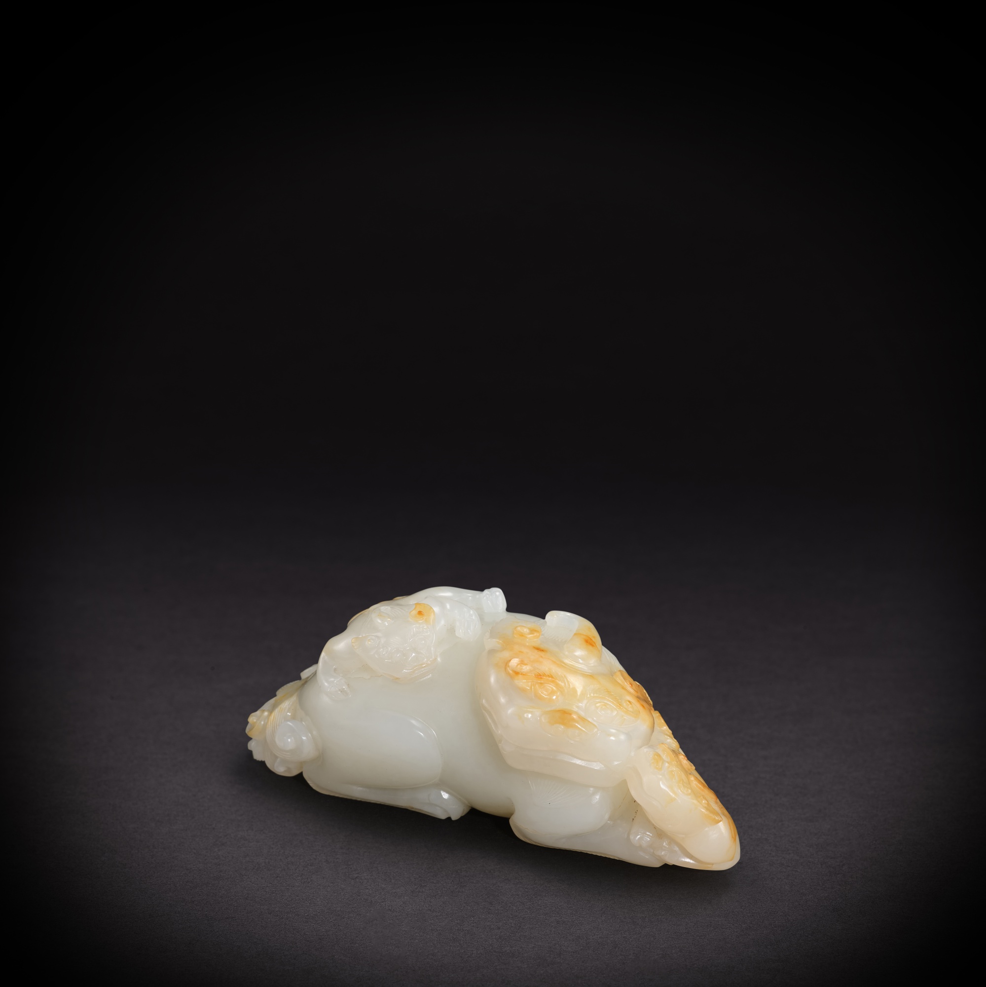 Unknown (Historical) — 清十八至十九世紀 白玉太獅少獅擺件