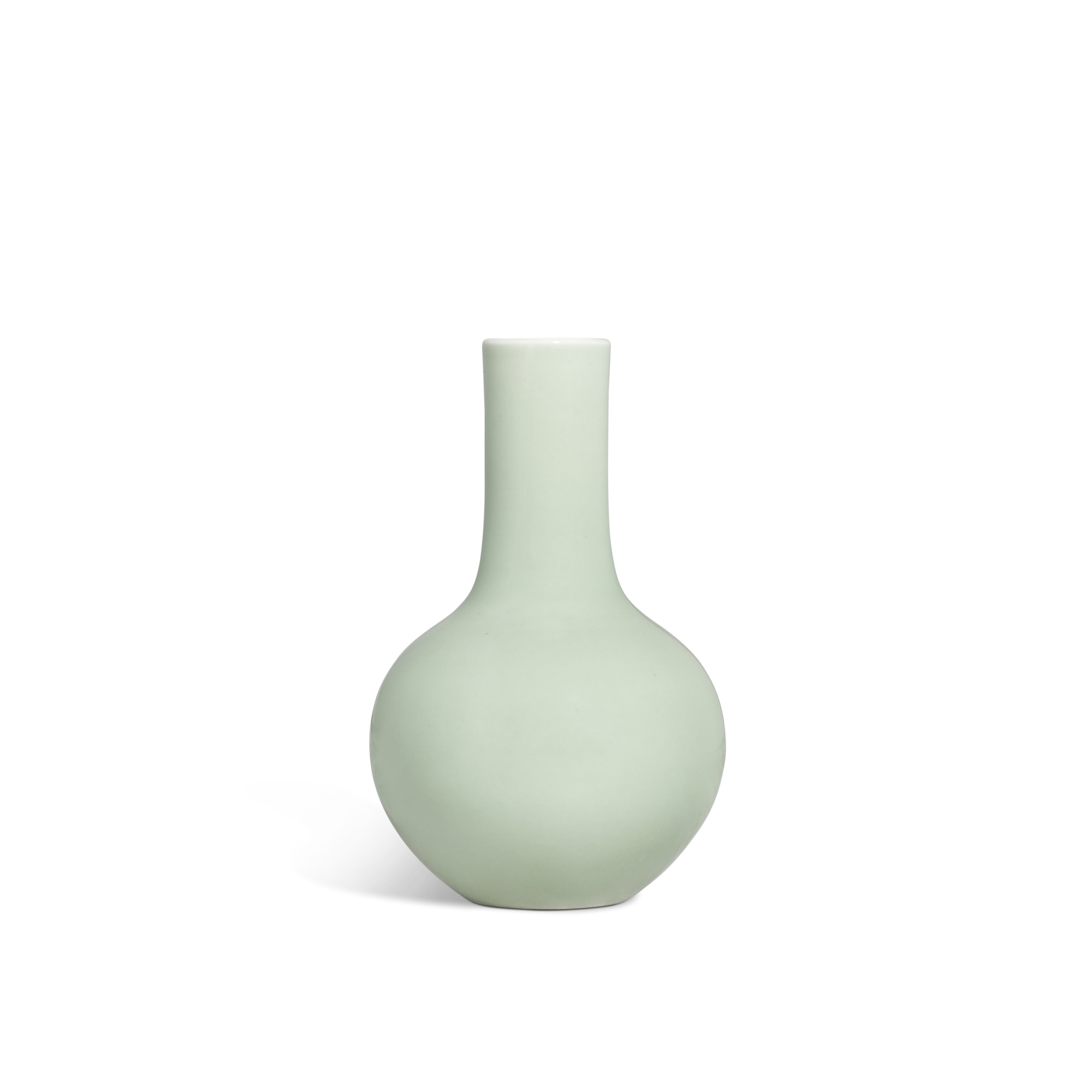 A small celadon-glazed vase — 清道光 粉青釉小瓶 《大清道光年製》