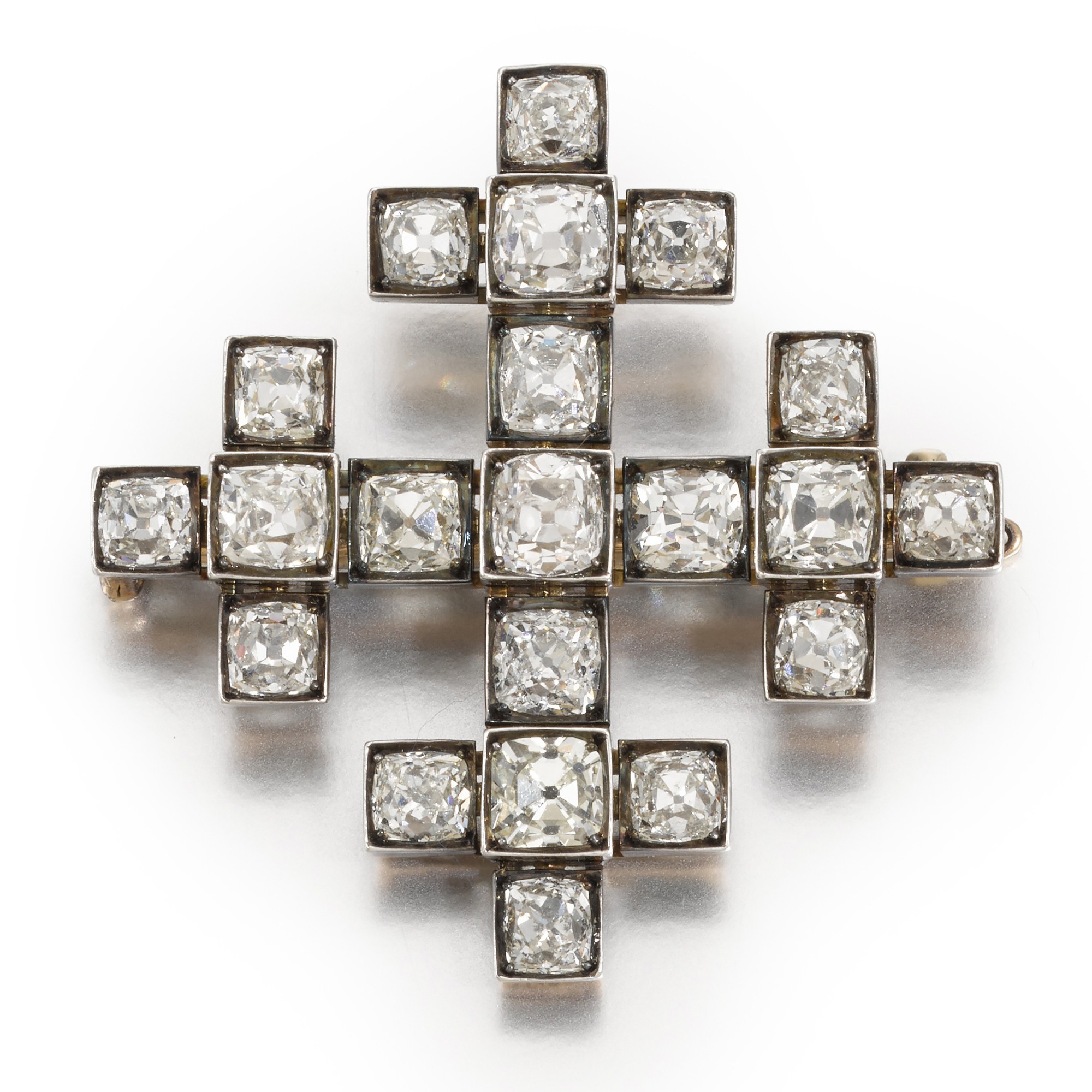 A Fabergé diamond and silver-topped gold brooch, workmaster August Holmström, St Petersburg, 1899-1903 — A Fabergé diamond and silver-topped gold brooch, workmaster August Holmström, St Petersburg, 1899-1903