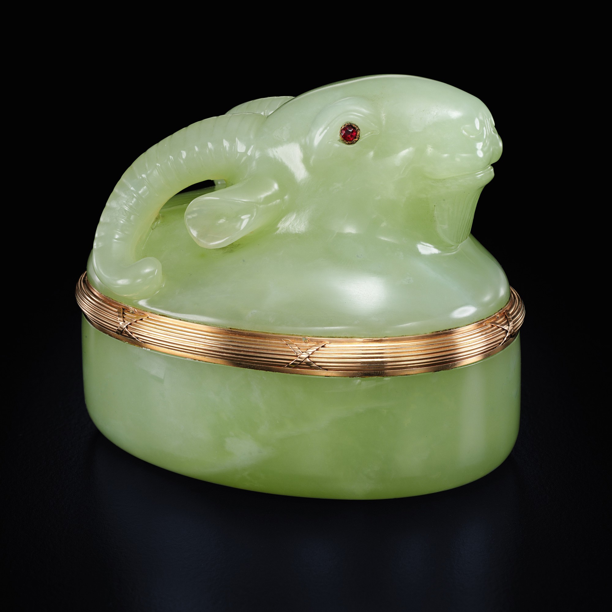 A Fabergé rare and impressive bowenite table box in the form of a billy goat's head, workmaster Henrik Wigström, St Petersburg, 1908-1917, London import marks for 1911-1912 — A Fabergé rare and impressive bowenite table box in the form of a billy goat's head, workmaster Henrik Wigström, St Petersburg, 1908-1917, London import marks for 1911-1912