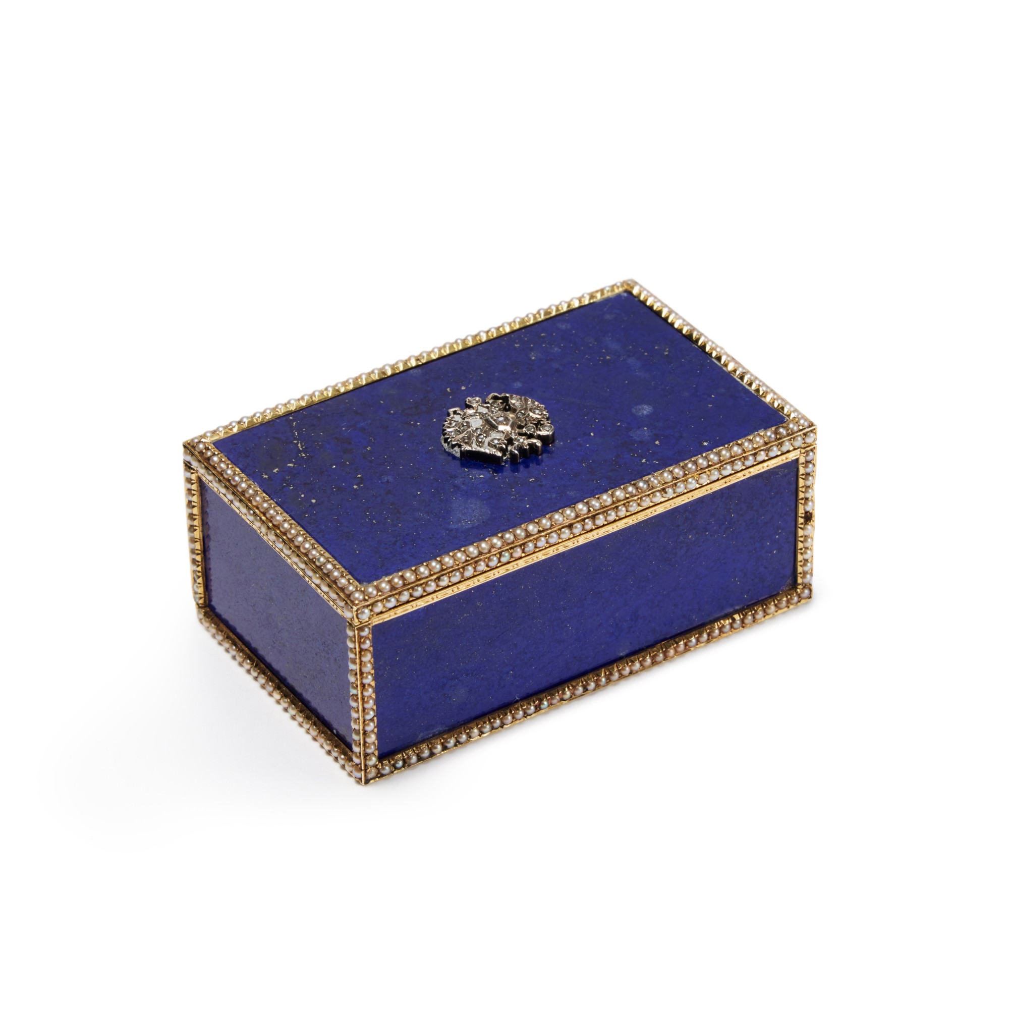 A Fabergé gold-mounted lapis lazuli snuff box, workmaster Henrik Wigström, St Petersburg, 1899-1908 — A Fabergé gold-mounted lapis lazuli snuff box, workmaster Henrik Wigström, St Petersburg, 1899-1908