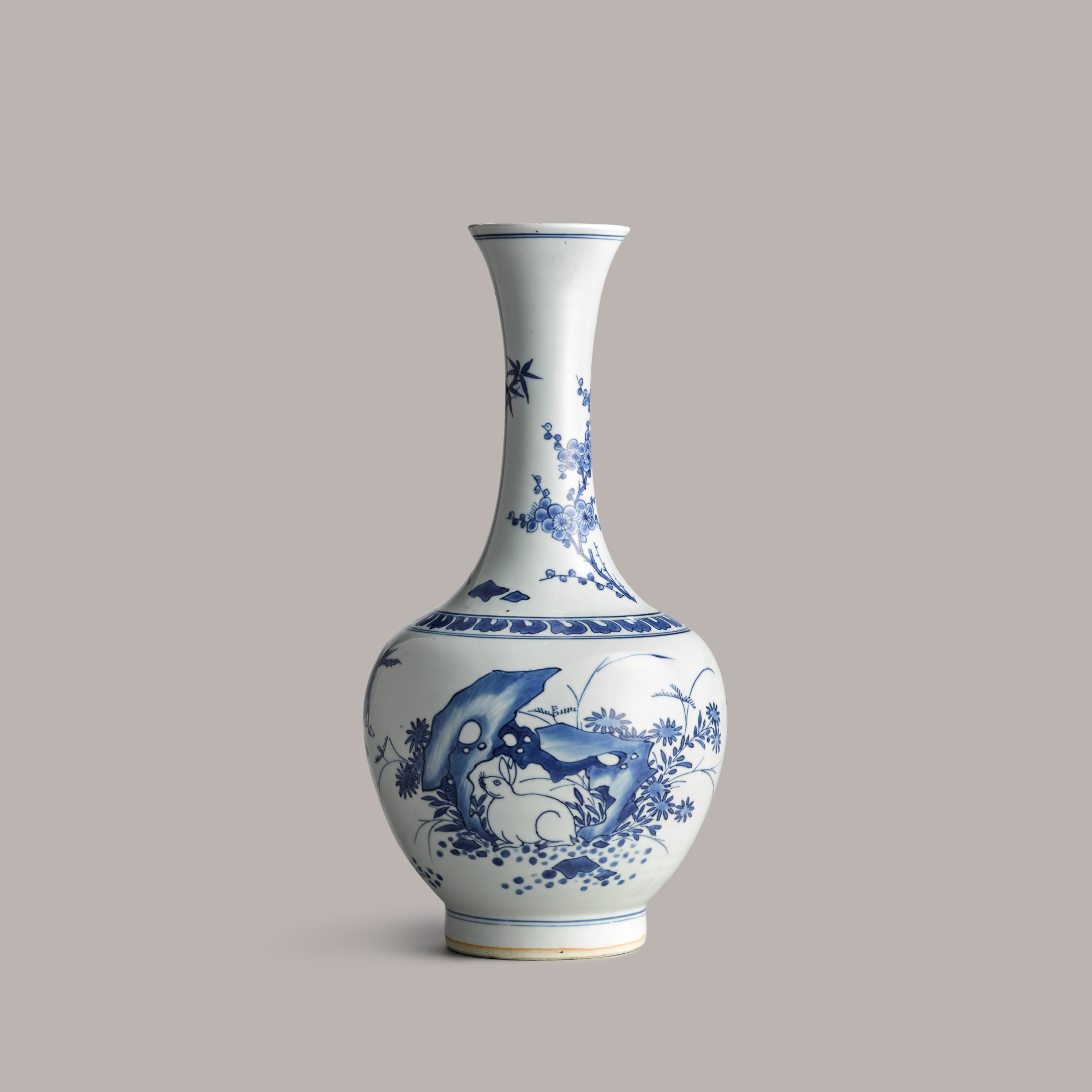 A blue and white 'rabbit' bottle vase — 明末清初 青花玉兔錦鷄圖長頸瓶