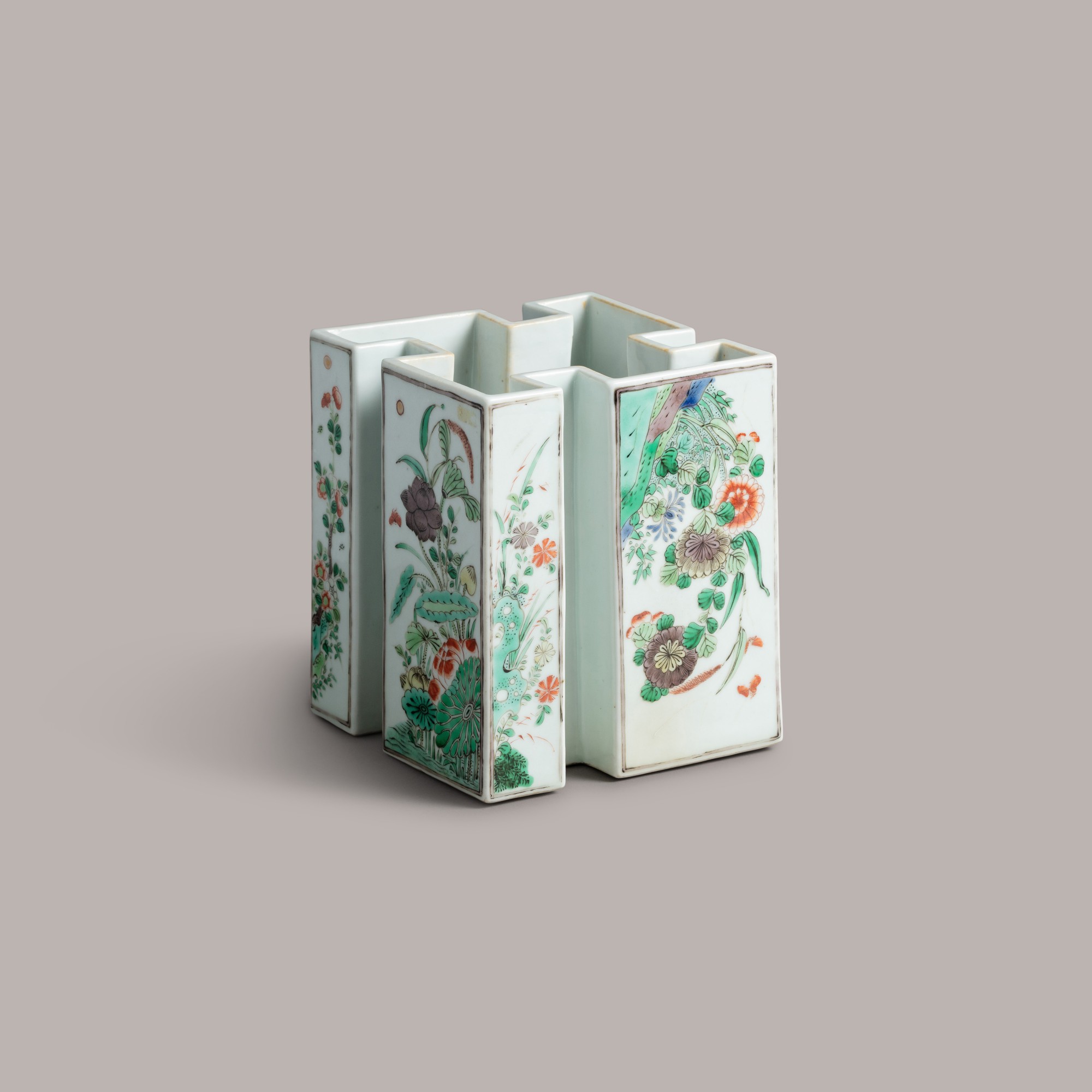 Unknown — 清康熙 彩繪萬形四季花卉紋筆筒