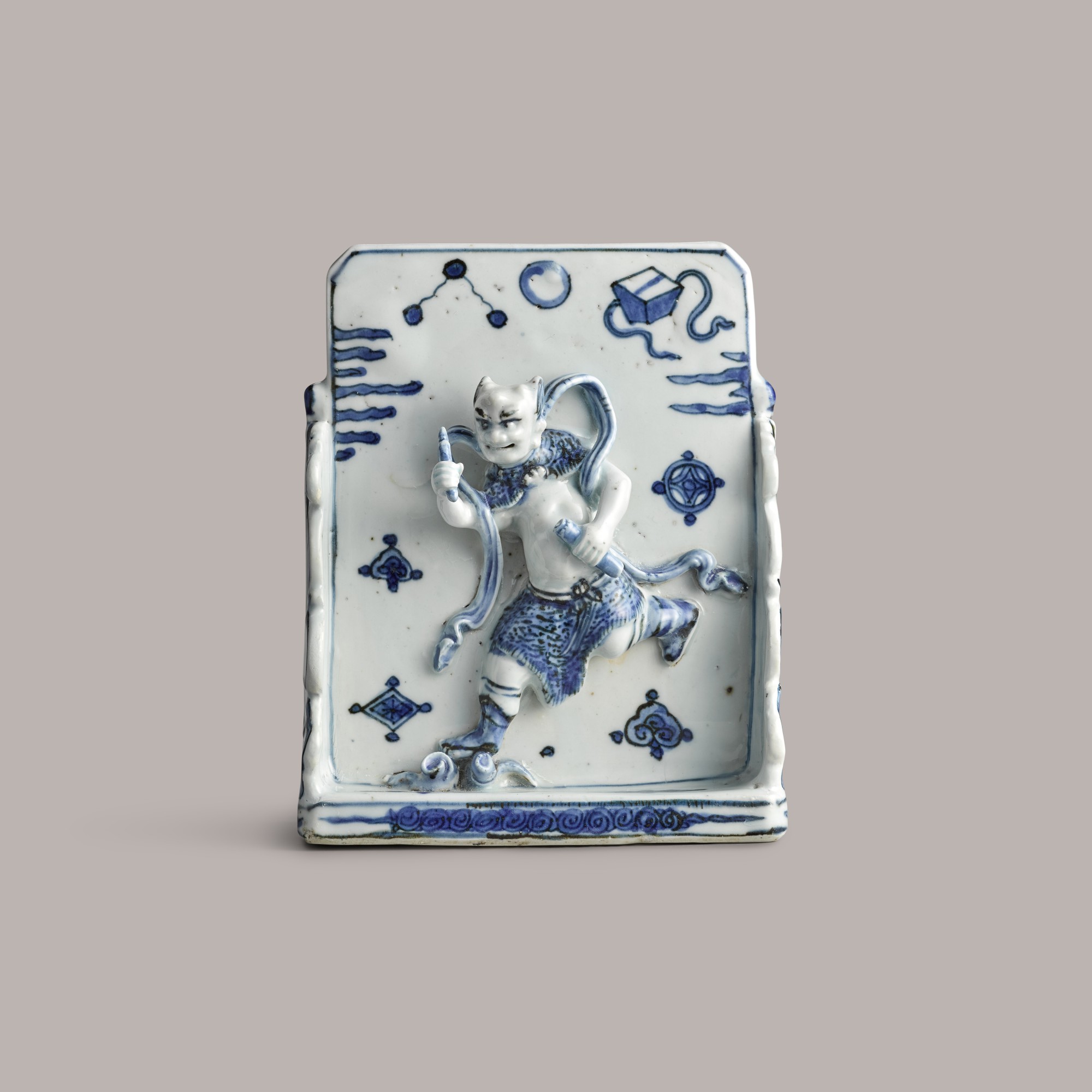 A blue and white 'kuixing' table screen — 明十六世紀 青花魁星踢斗硯屏