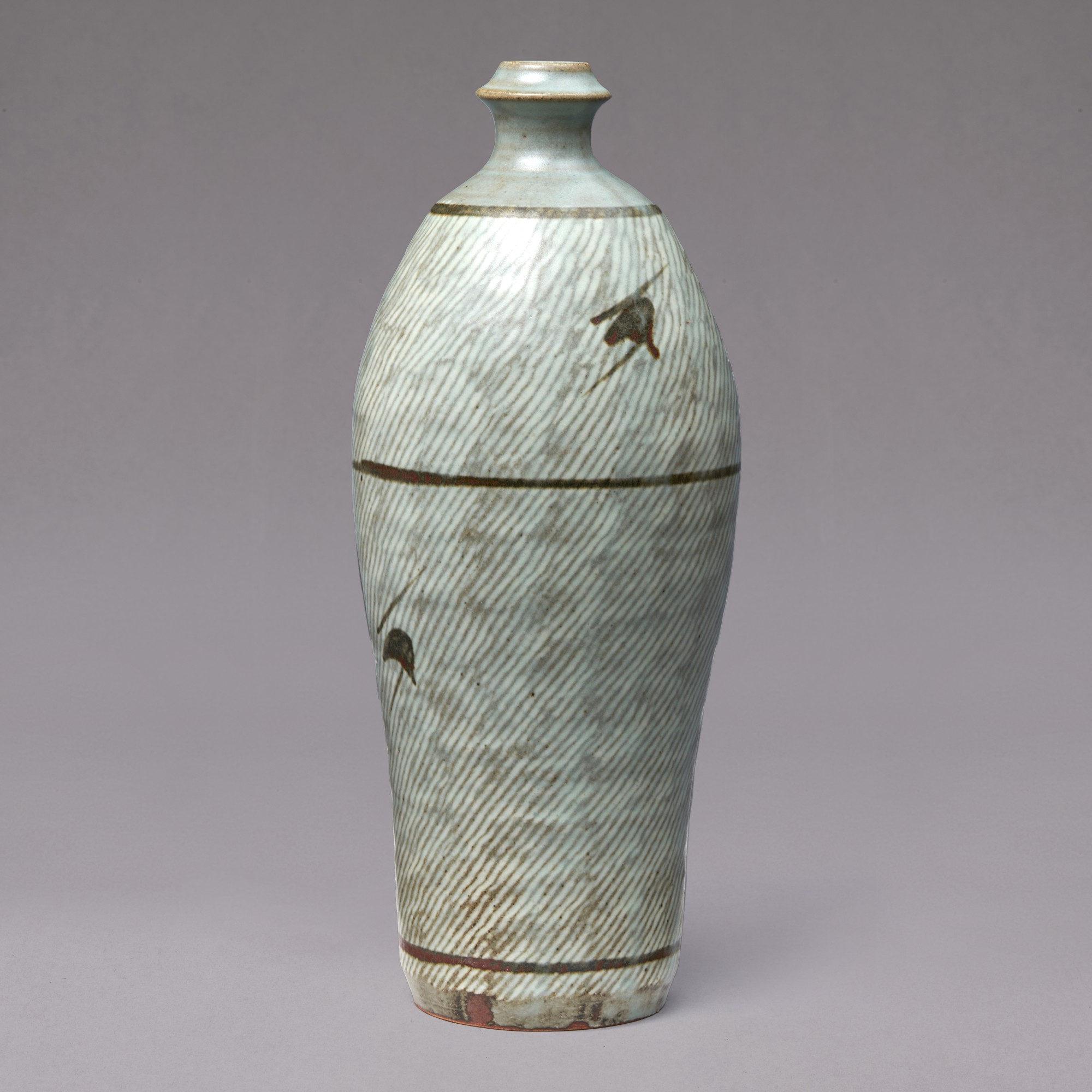 A large stoneware bottle vase | Showa period, 20th century