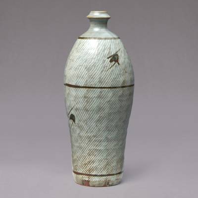 A large stoneware bottle vase | Showa period, 20th century