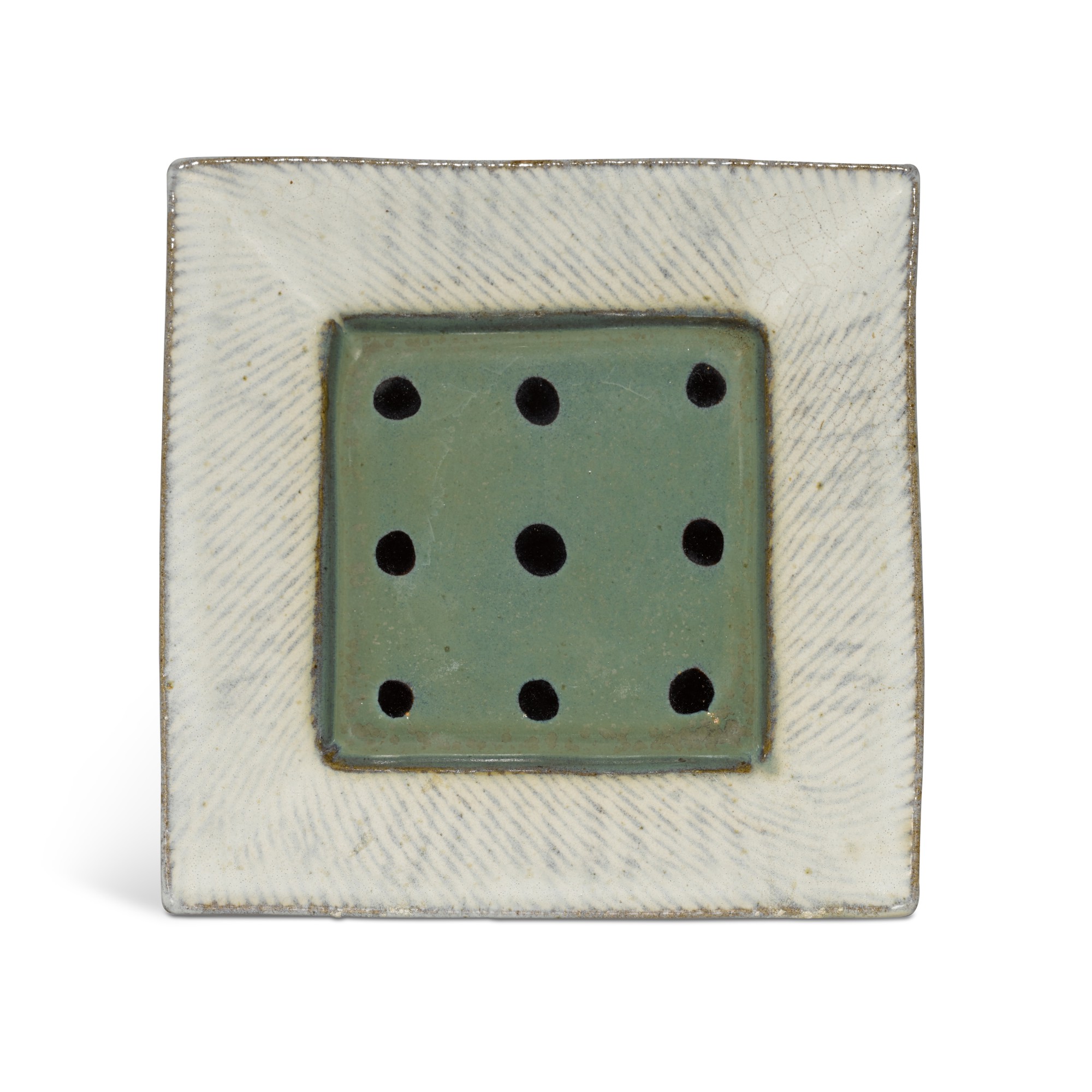 A stoneware dish | Showa period, 20th century