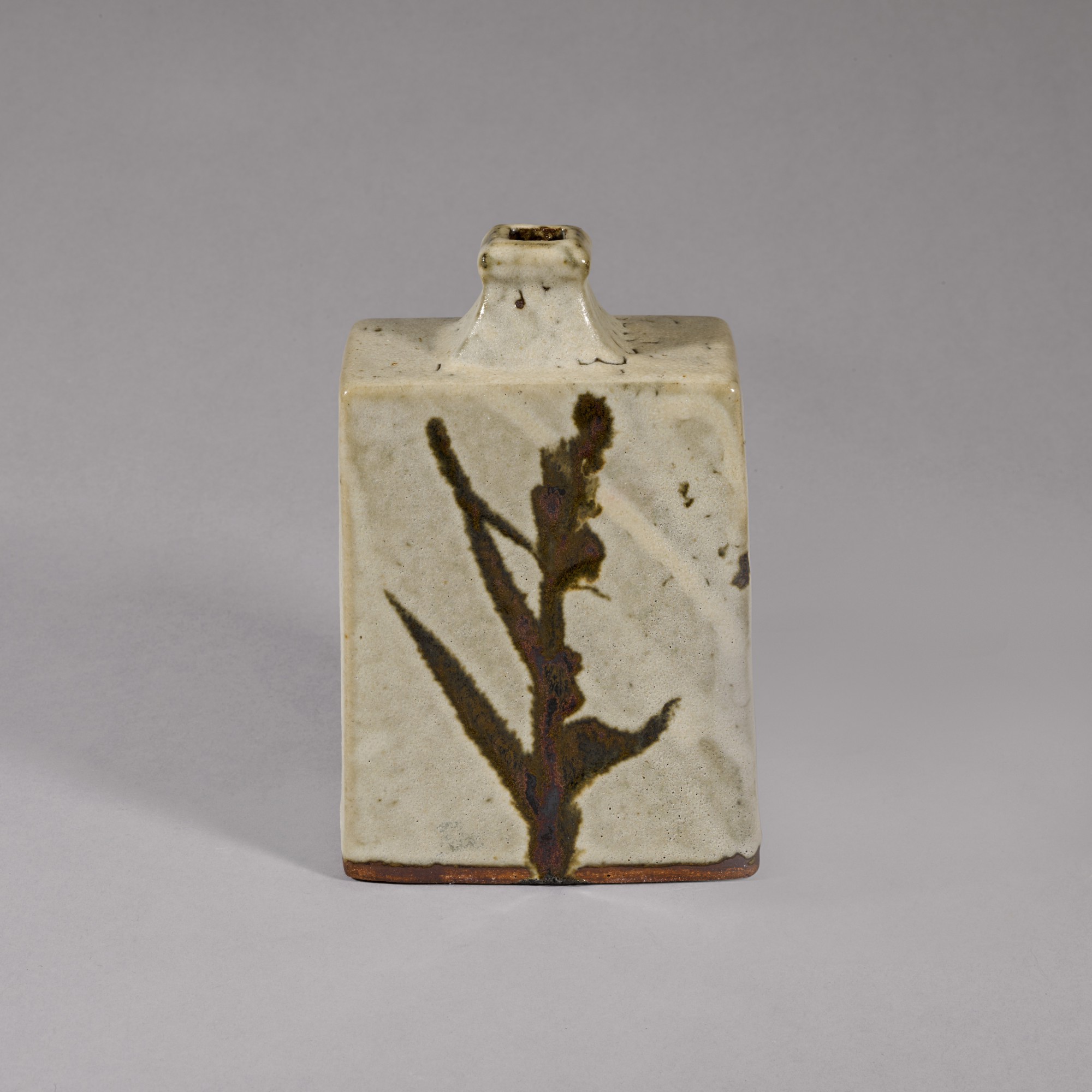 A stoneware vase | Showa period, 20th century