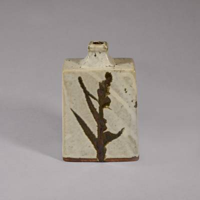 A stoneware vase | Showa period, 20th century