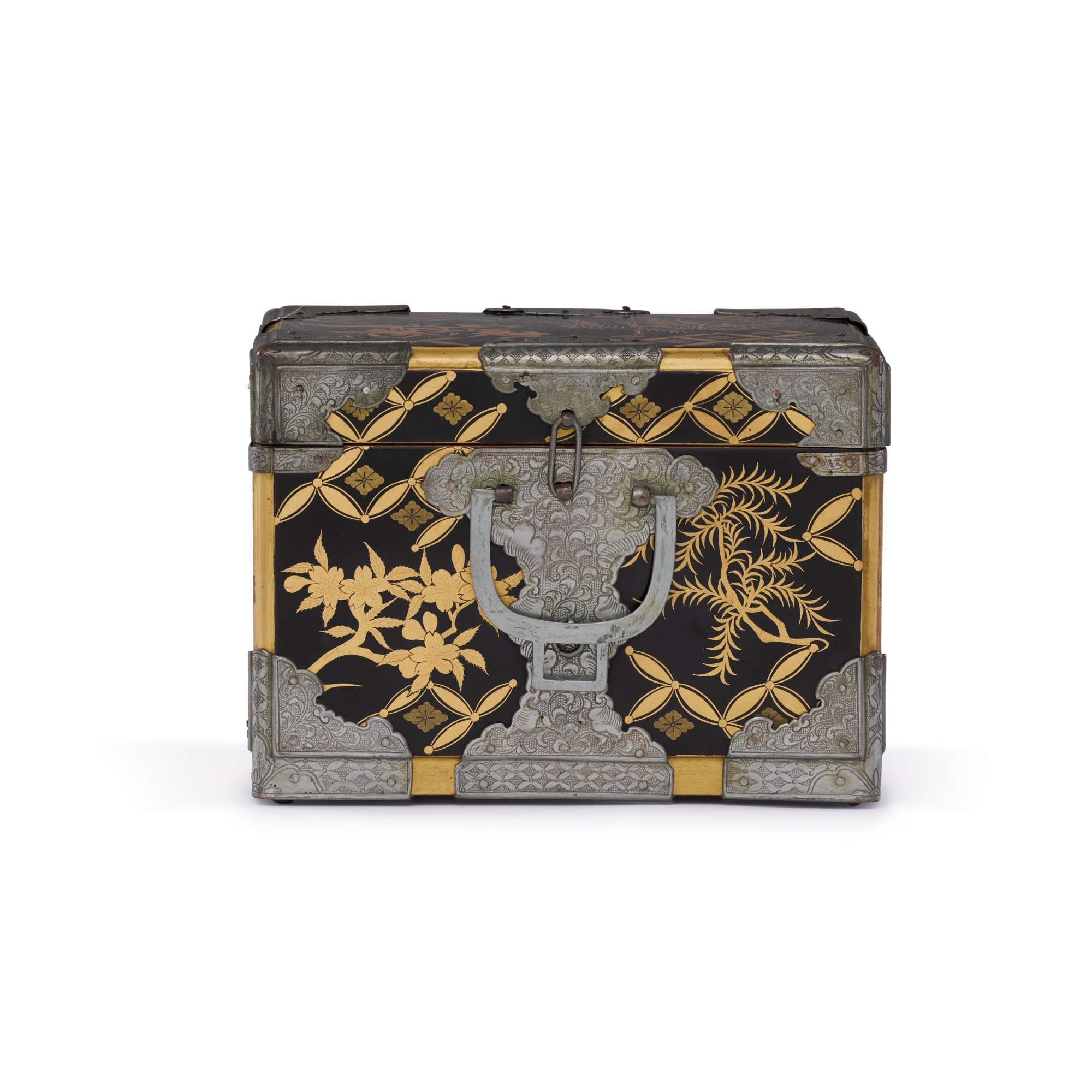 A small hasamibako [travelling chest] — Edo period, late 18th - early 19th century