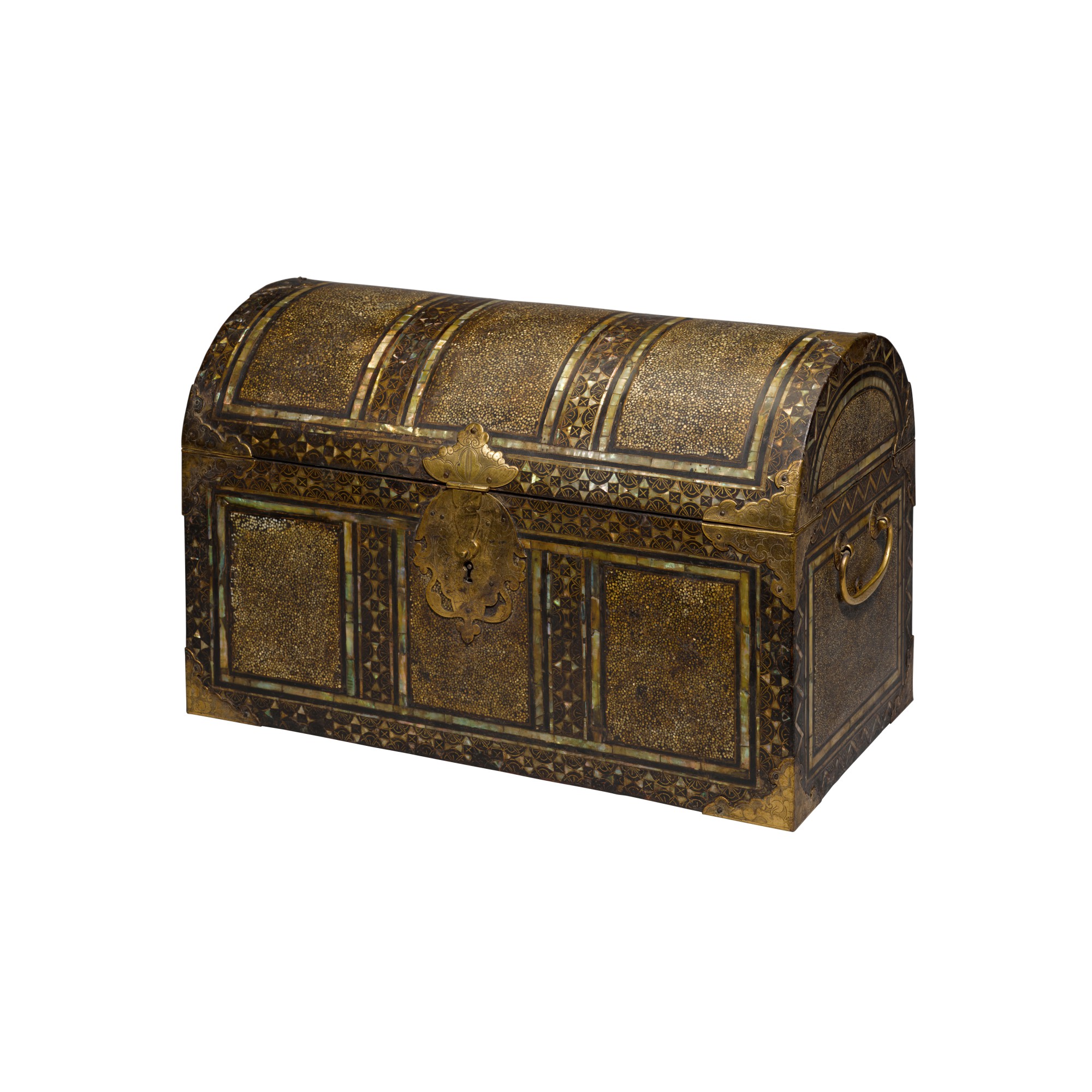 A lacquer coffer for the Portuguese market — Momoyama period, late 16th century