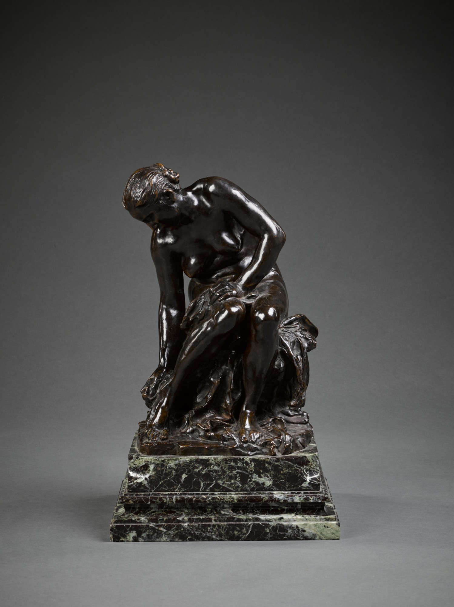 La baigneuse s’essuyant le pied droit (Bather drying her right foot)