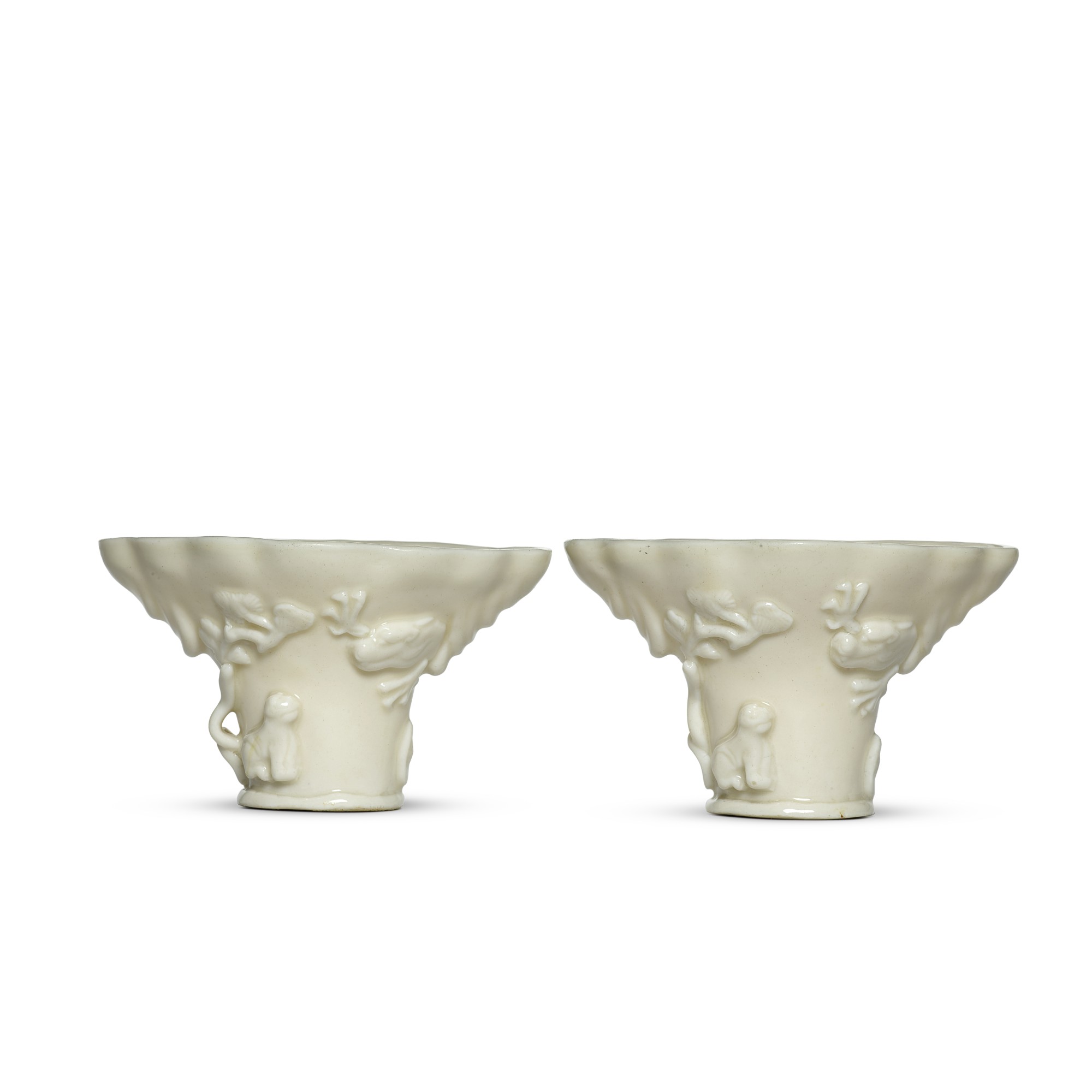 Unknown (Historical) — 晚明 德化白瓷角杯一對
