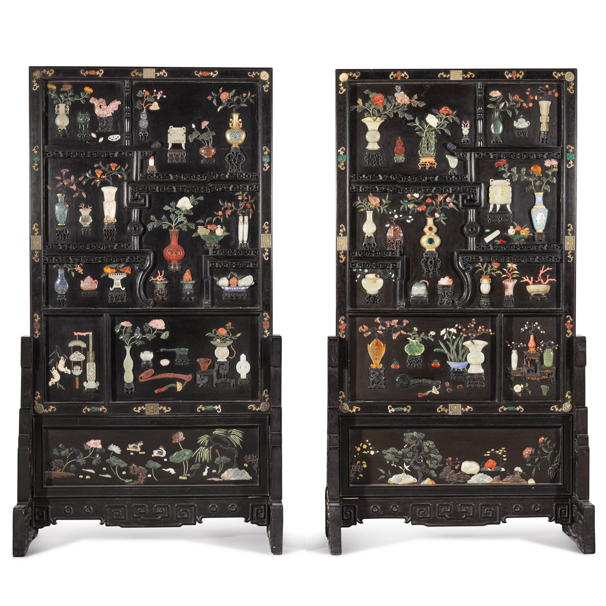 A monumental and extremely rare pair of zitan and hardwood embellished 'hundred antiques' lacquer screens and stands — 清乾隆 紫檀拼硬木黑漆嵌寳博古圖大座屏一對