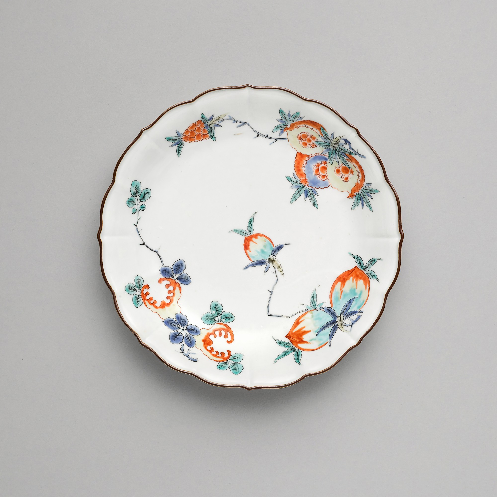 A fine Kakiemon dish — Edo period, late 17th century