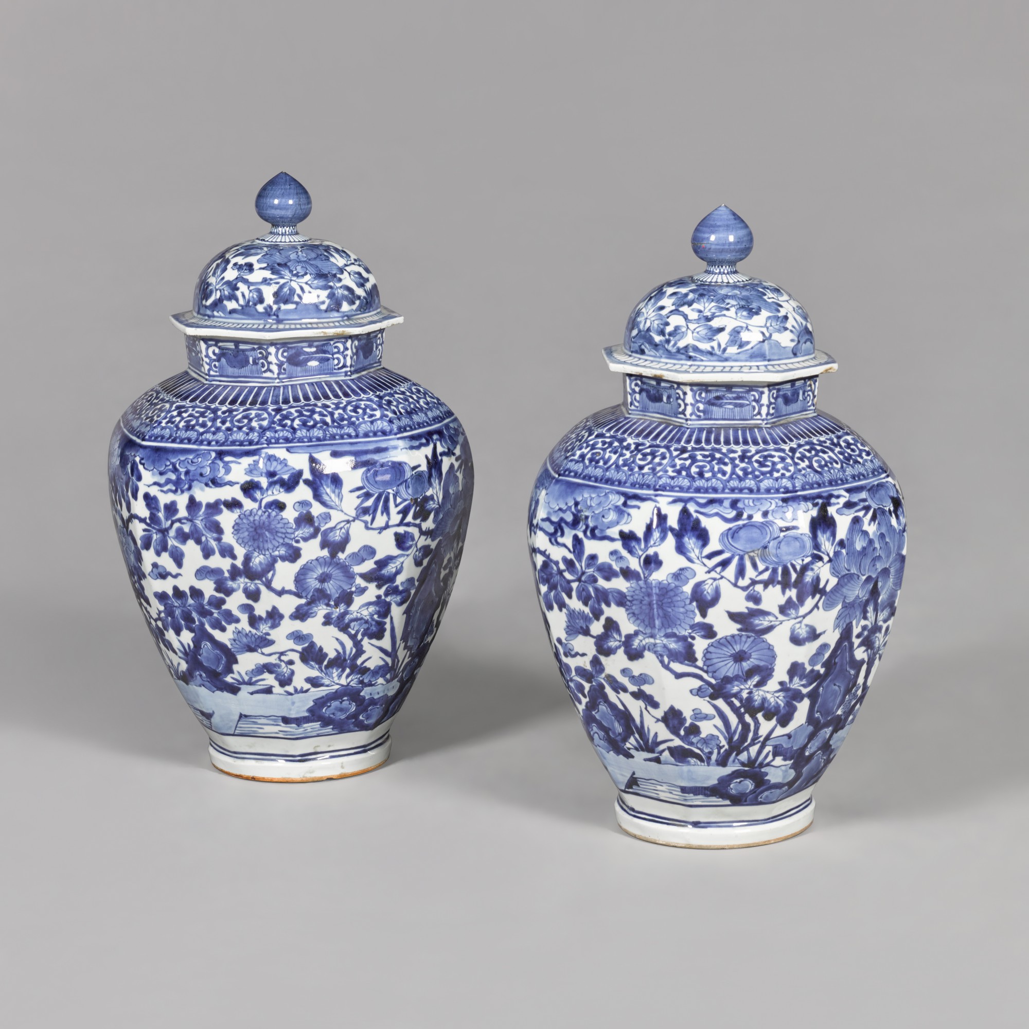 A pair of Arita vases and covers — Edo period, late 17th century