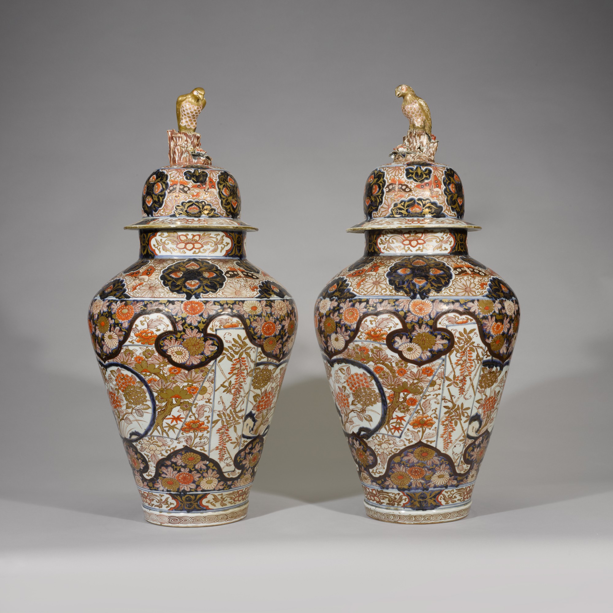 A pair of large Imari vases and covers — Edo period, late 17th century