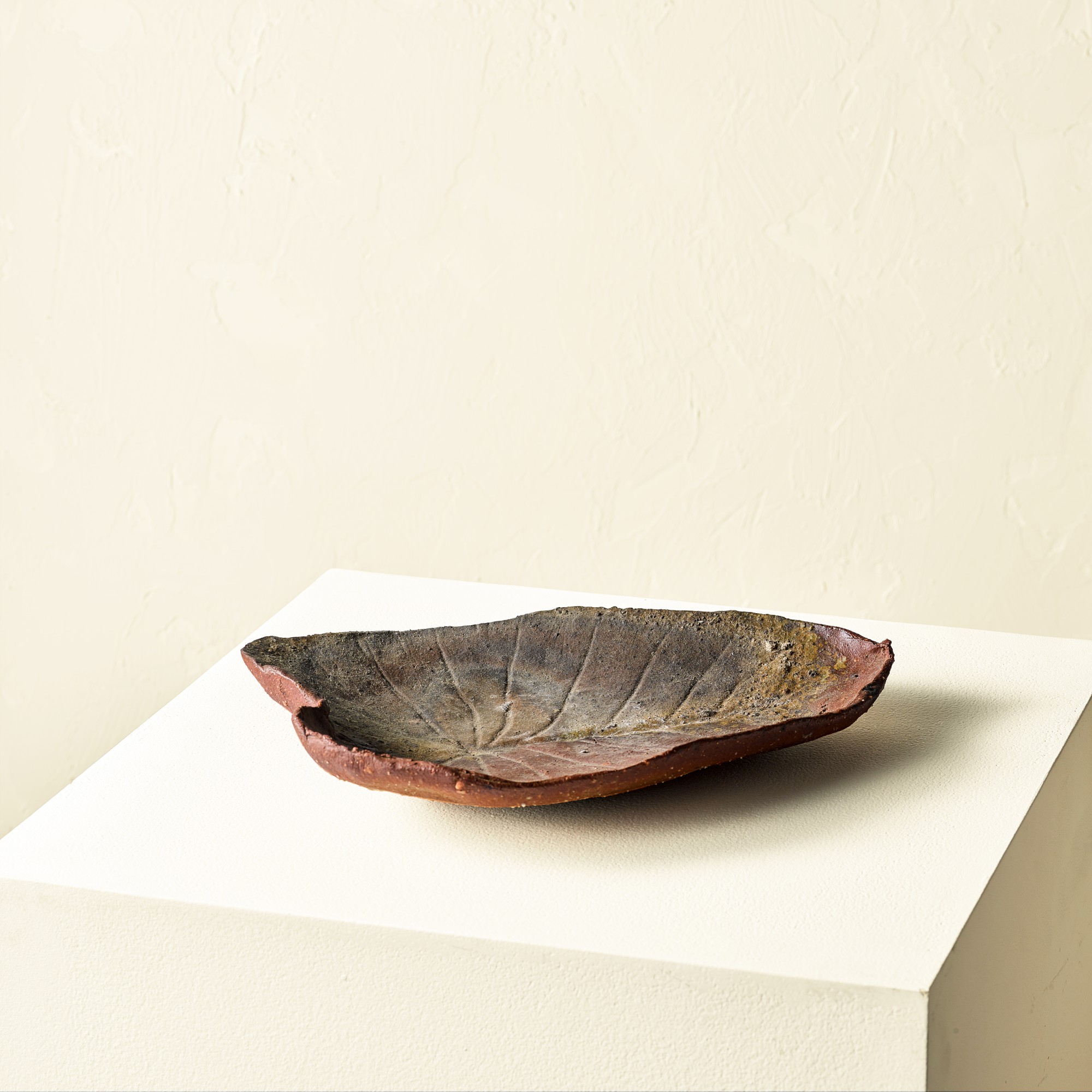 Leaf-shaped dish