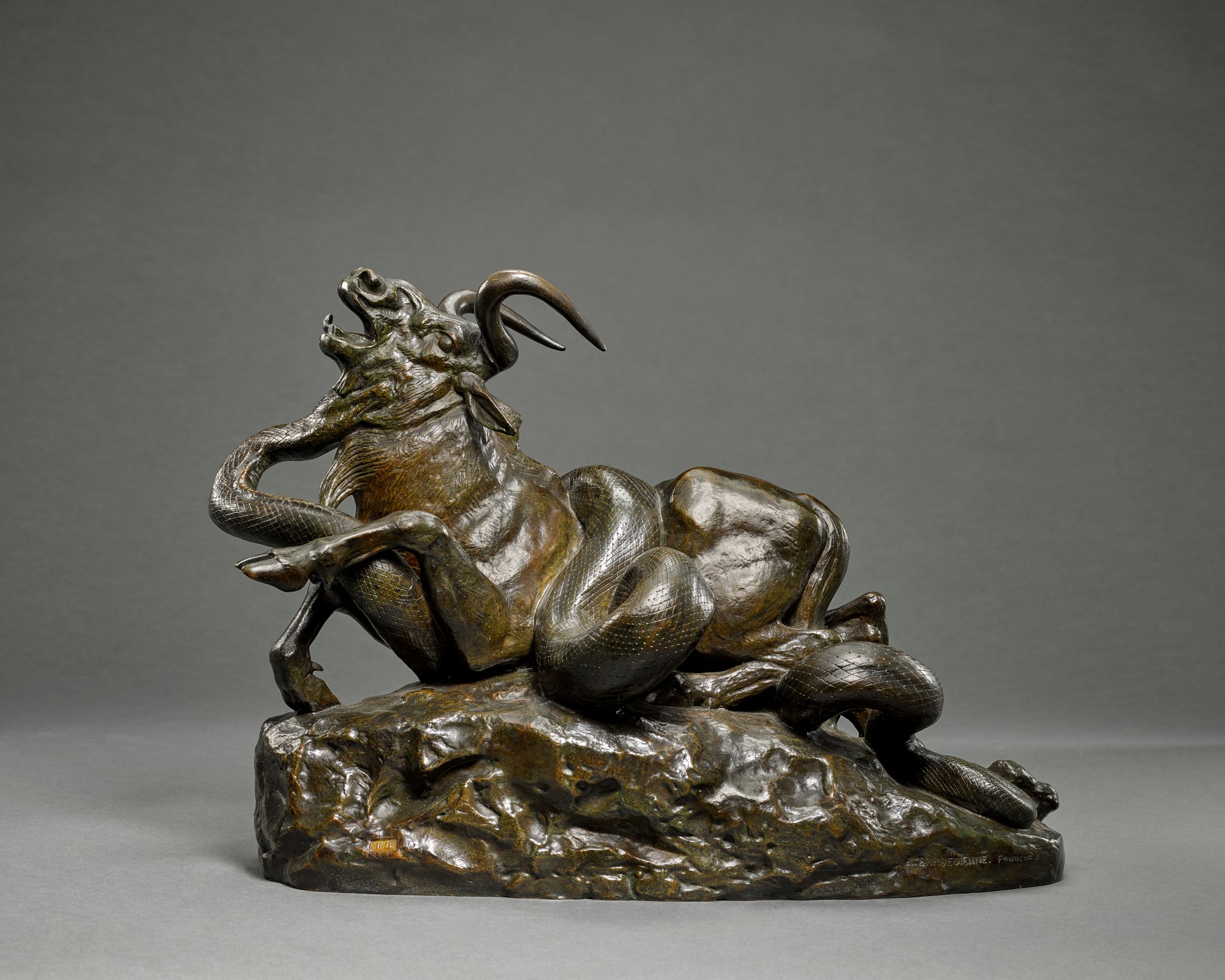 Antoine-Louis Barye — Serpent python saisissant un gnou à la gorge (Python grabbing a wildebeest by the throat)