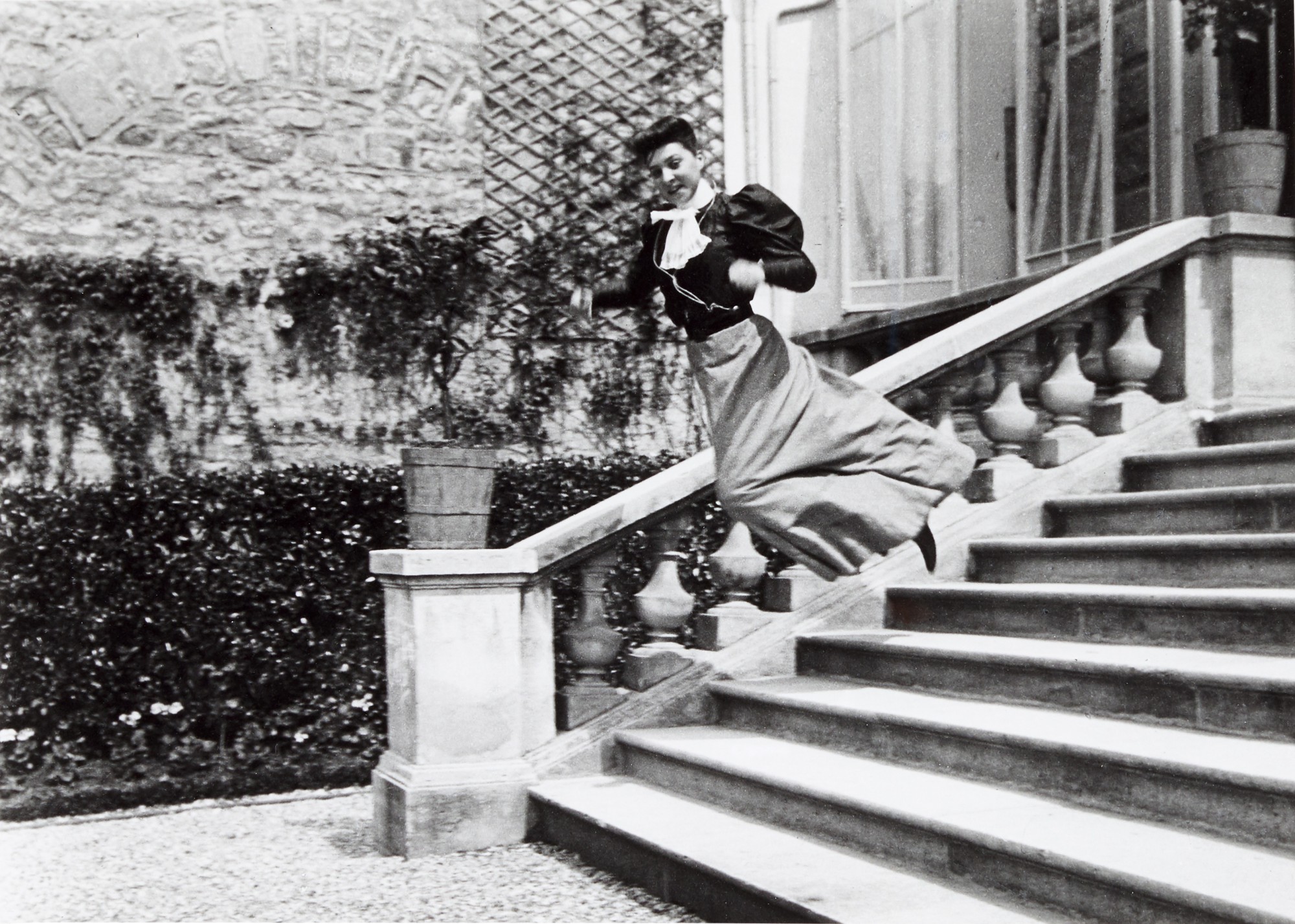 Jacques-Henri Lartigue — Ma cousine Bichonnade, 40 rue Cortambert, Paris