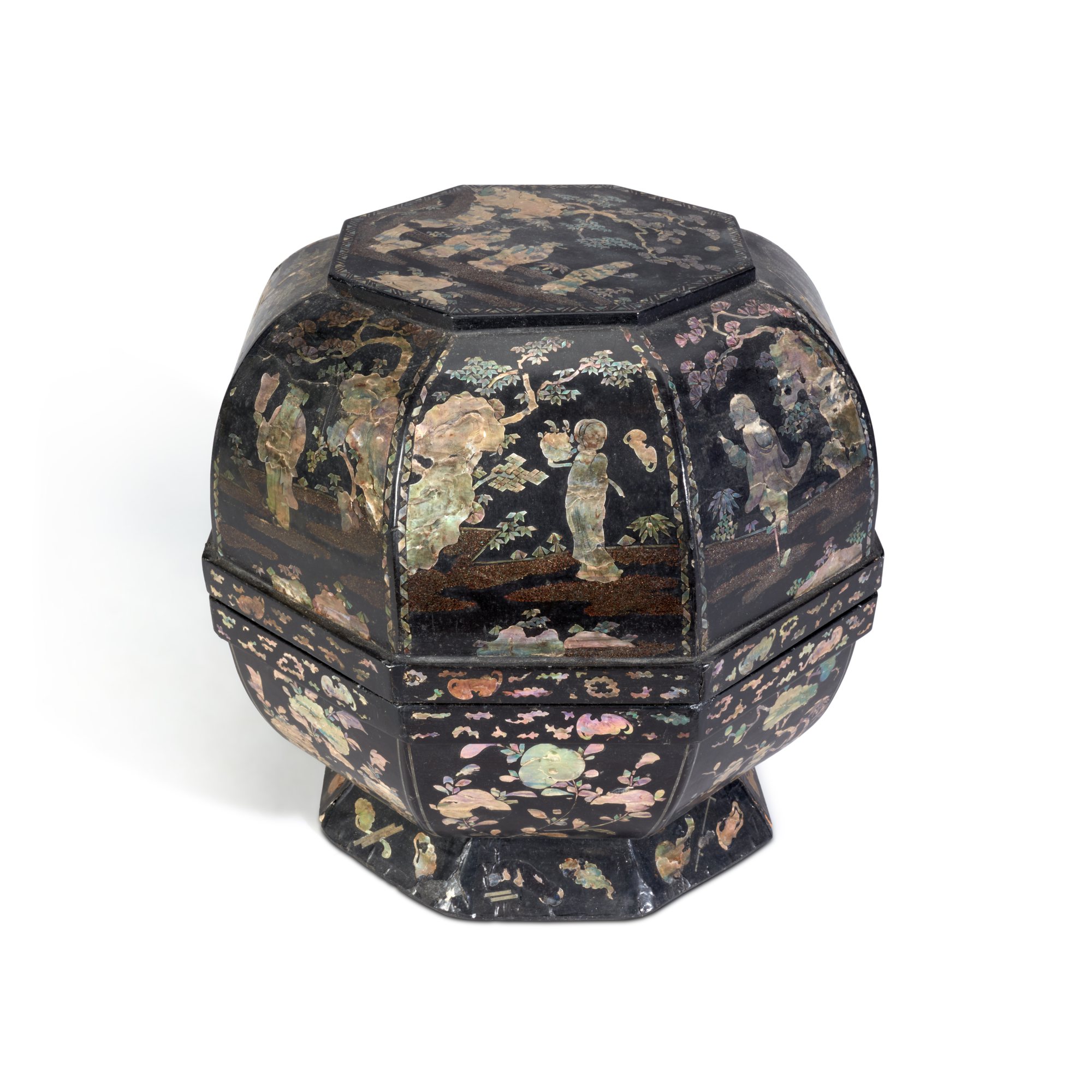 An octagonal lac-burgauté 'figural' box and cover — An octagonal lac-burgauté 'figural' box and cover, Qing dynasty, 18th century 