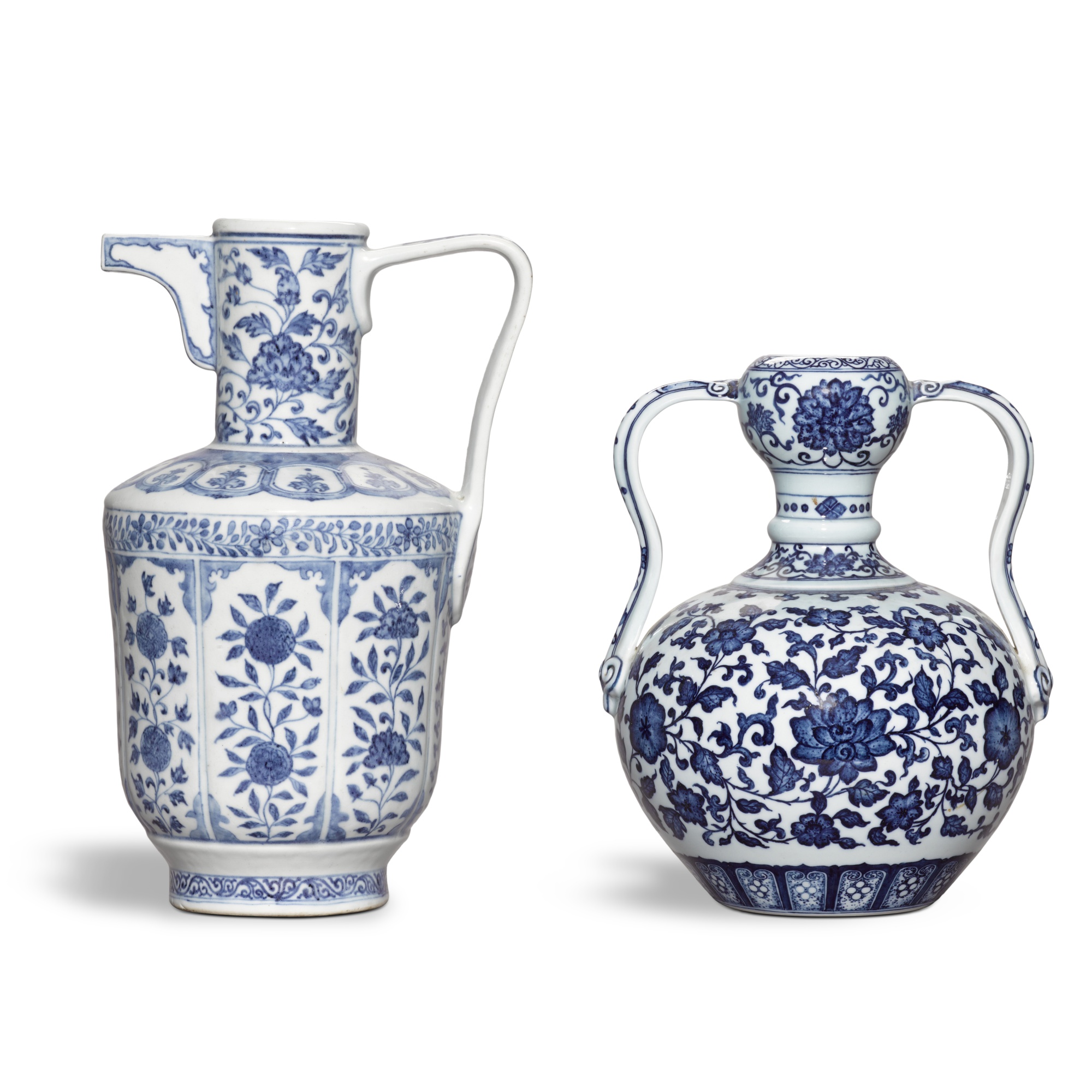 A Ming-style blue and white ewer, and a blue and white double-gourd vase, — A Ming-style blue and white ewer, and a blue and white double-gourd vase, 20th century 