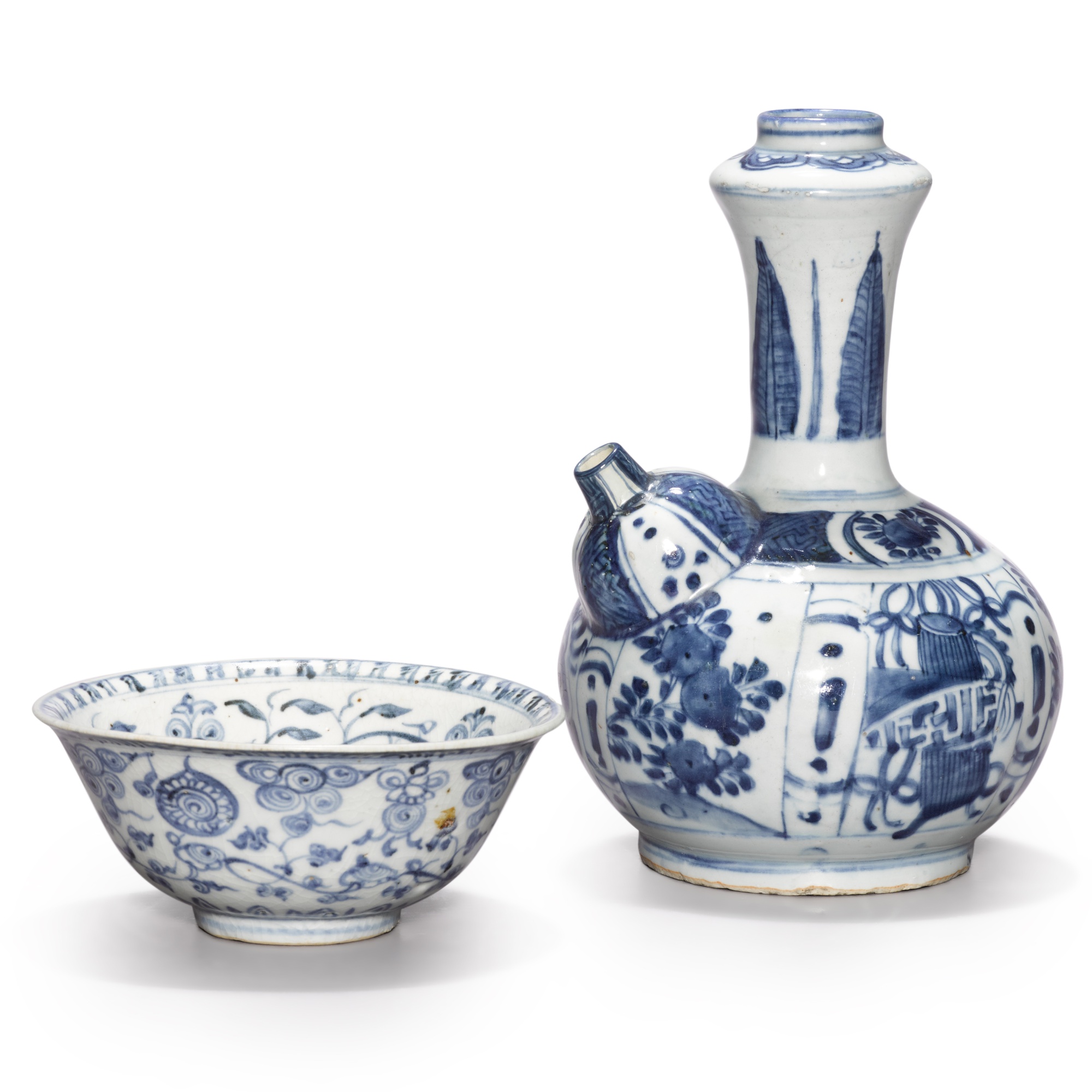 A blue and white kendi, — A blue and white kendi, Ming dynasty, Wanli period 