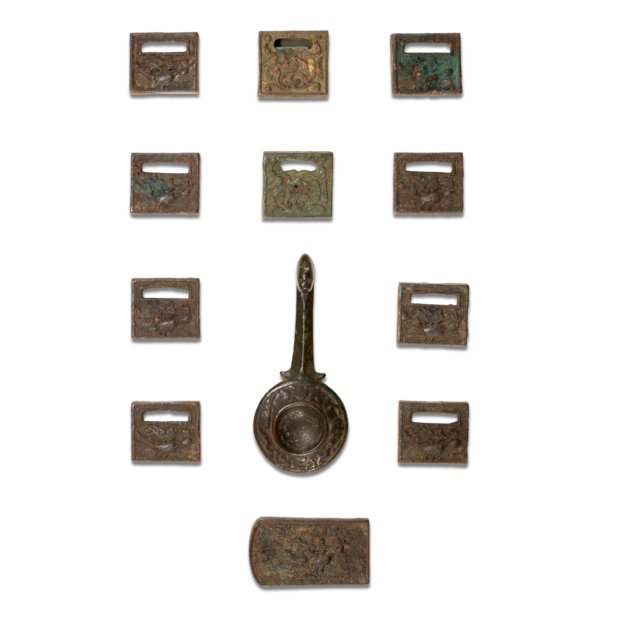 A bronze belthook, — A bronze belthook, Tang dynasty 