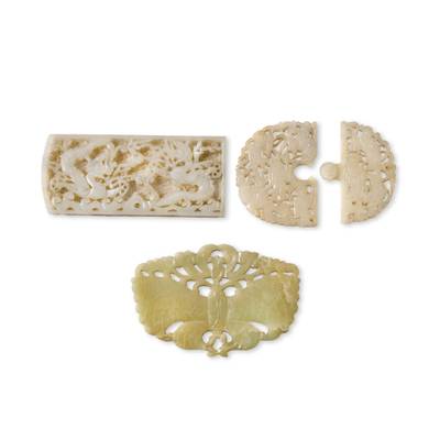 A reticulated celadon jade 'dragon' plaque, Ming dynasty 