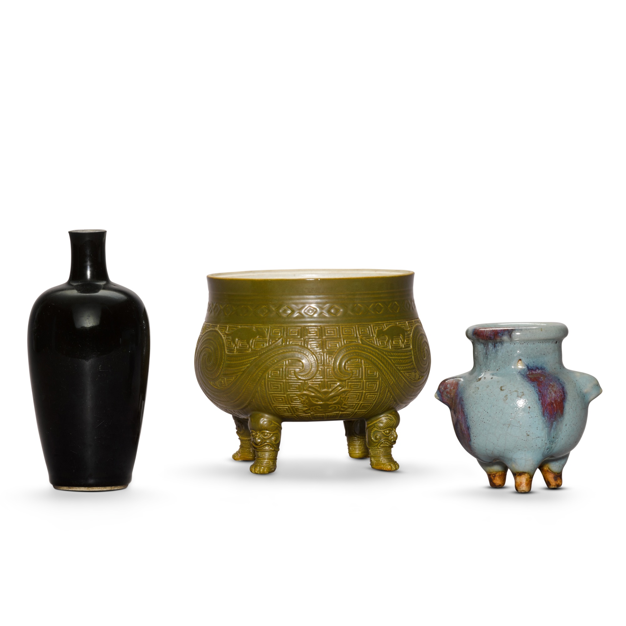 A group of three monochromatic porcelains, — 十九 / 二十世紀 各式單色釉瓷器一組三件