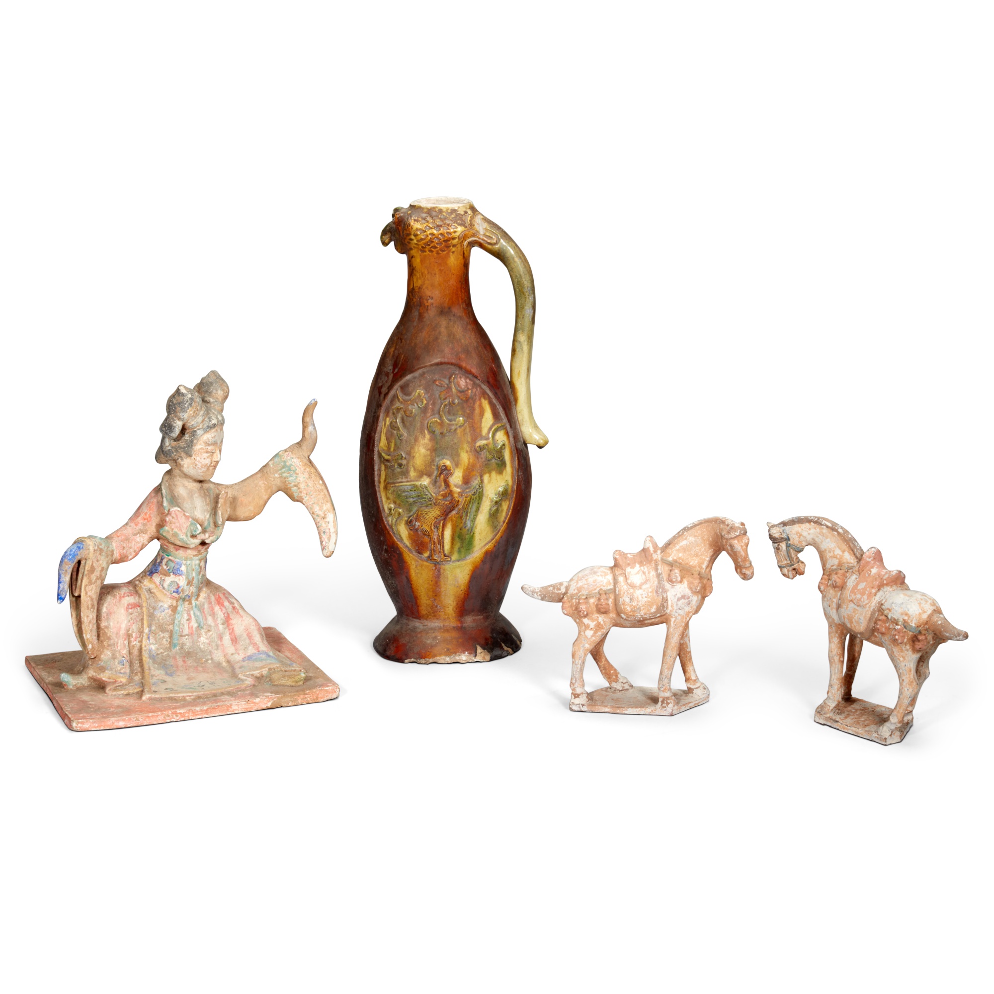 A group of three Tang-style pottery figures and an ewer, — 二十世紀 陶俑 一組四件