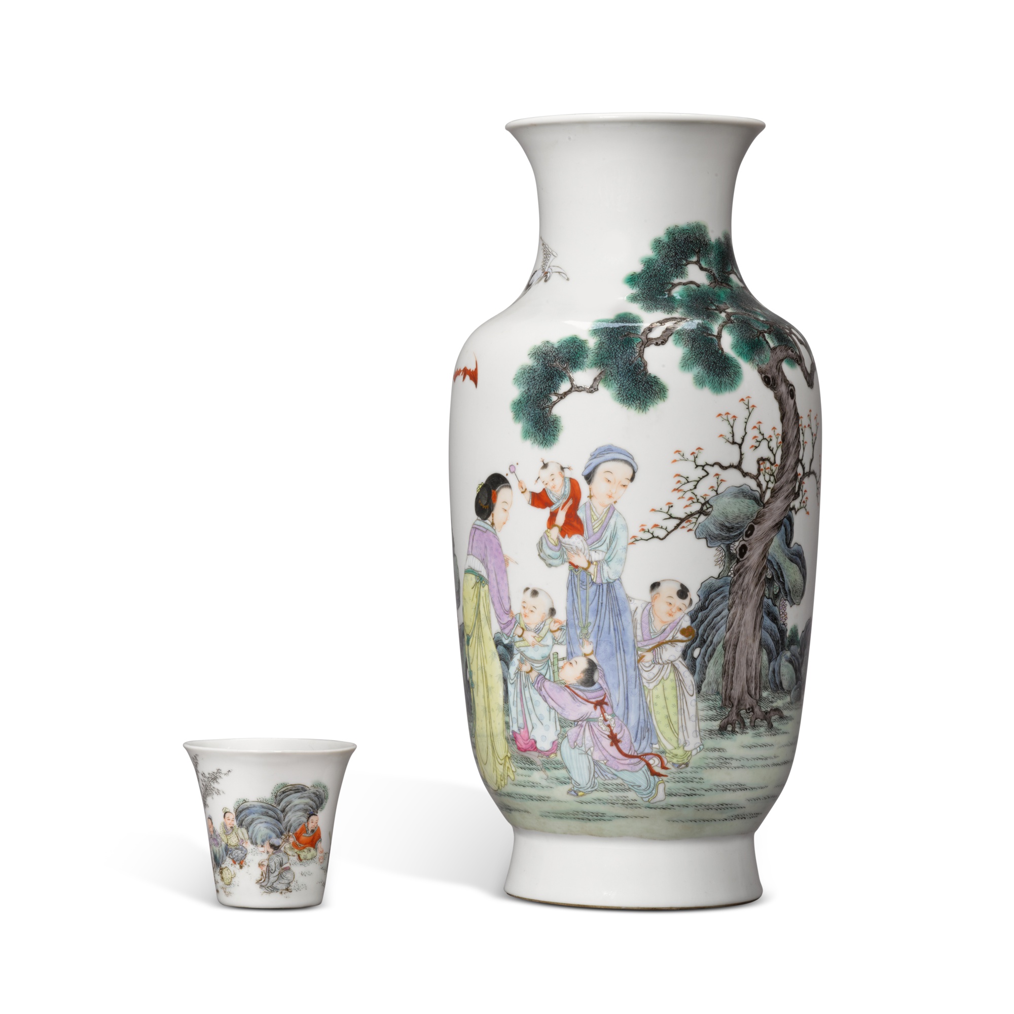 A famille-rose 'ladies and boys' vase, — 二十世紀 粉彩庭院仕女嬰戲圖瓶《洪憲御製》款 及 粉彩竹林七賢圖小盃《居仁堂製》款