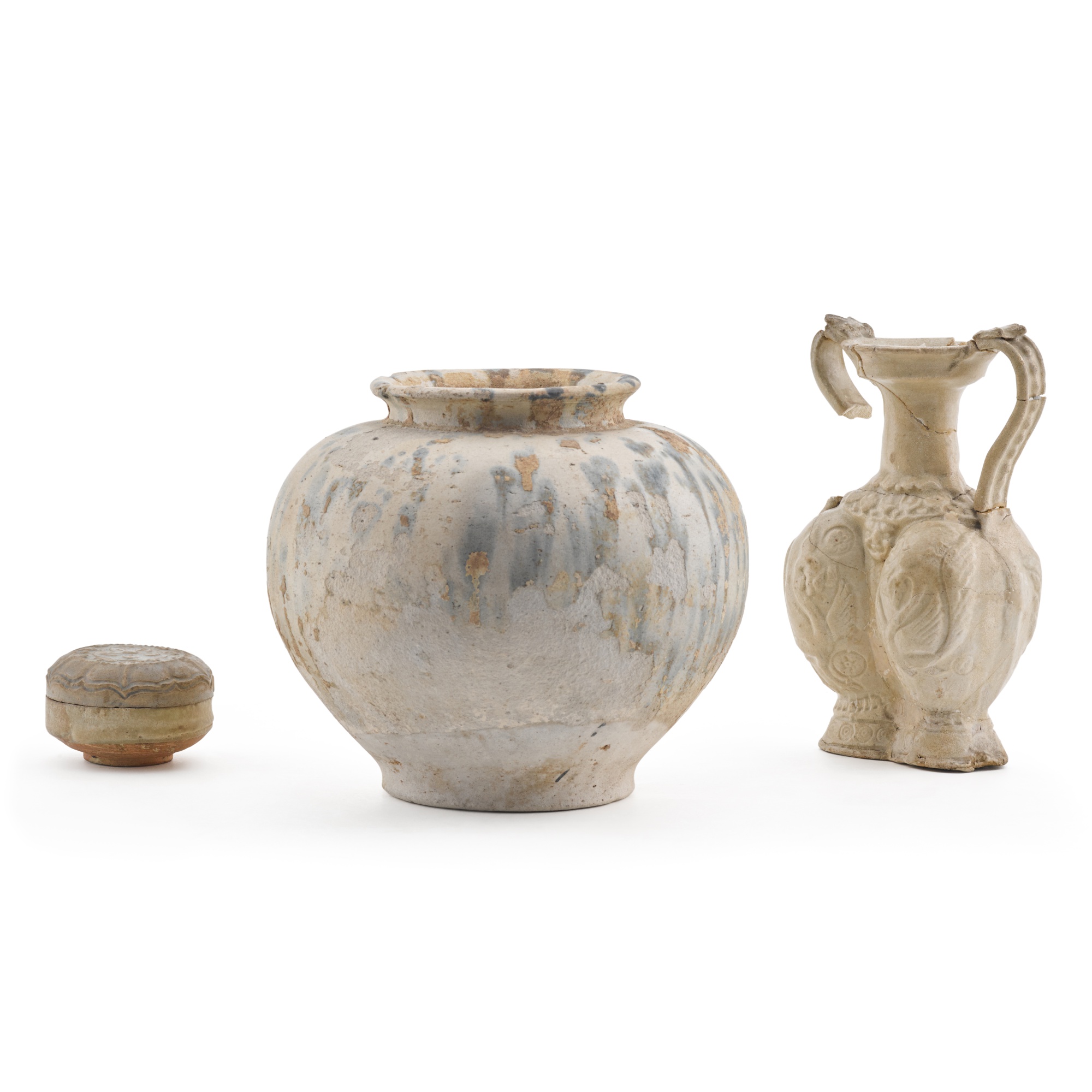 A group of three pottery vessels, — 唐 各式陶器 一組三件