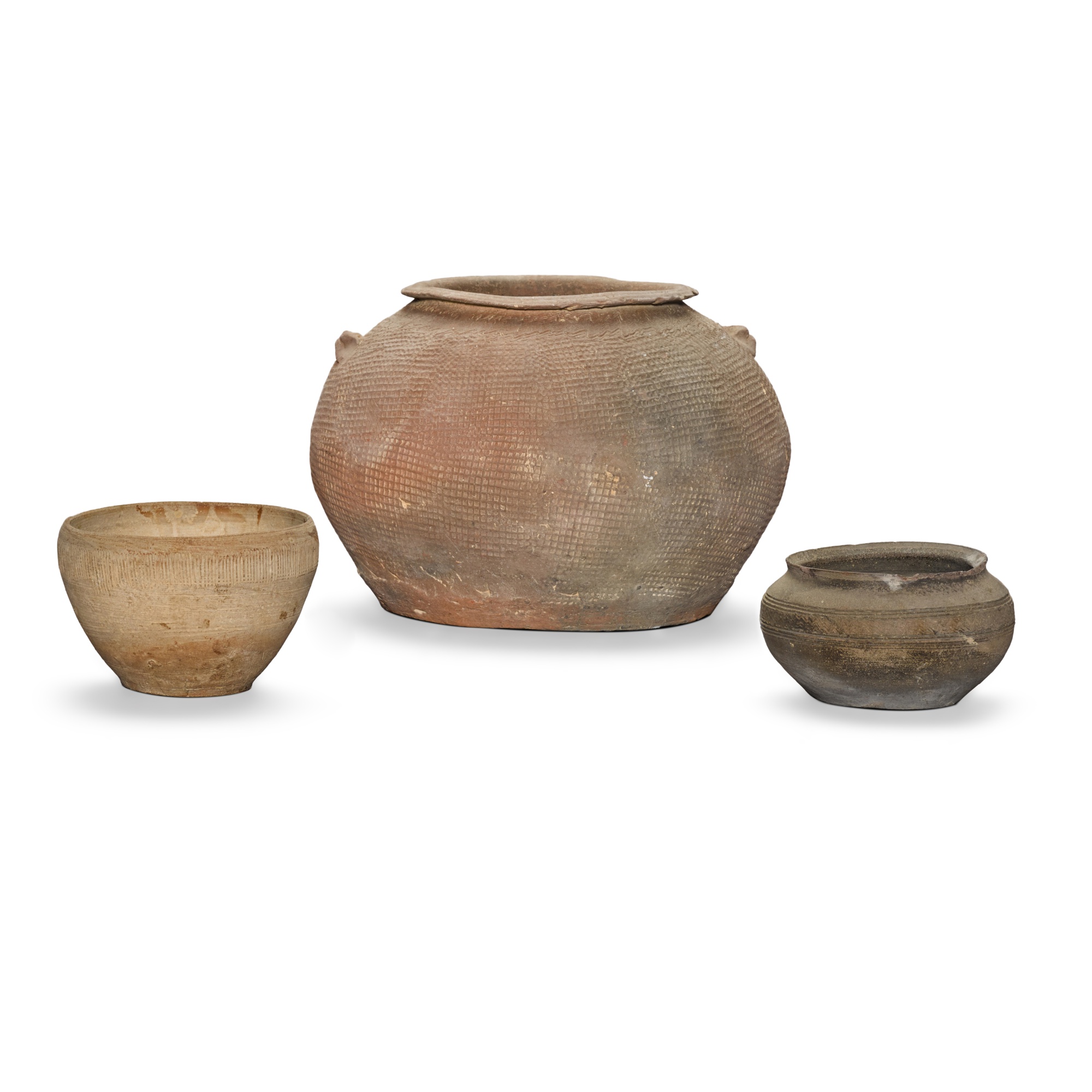A group of three pottery vessels, — 周 各式陶器 一組三件